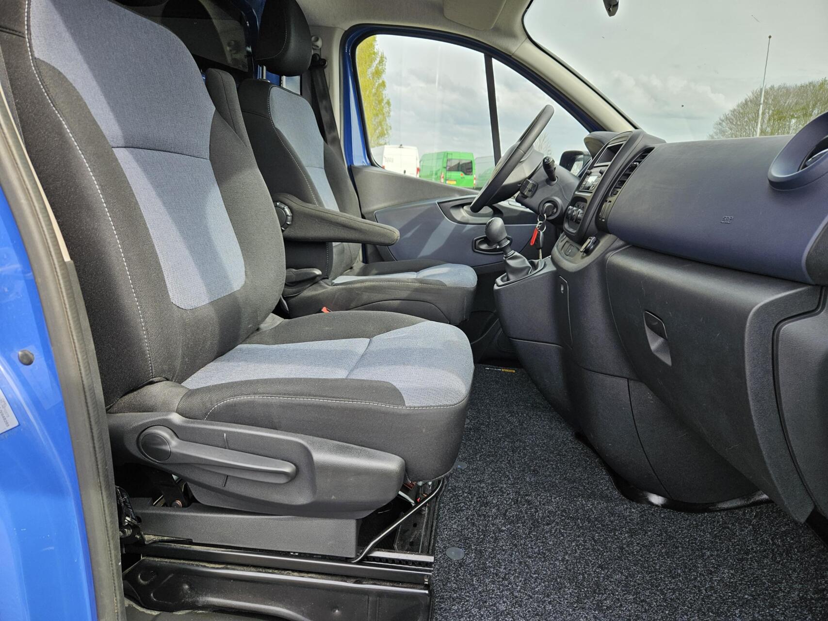Foto van Opel Vivaro-b