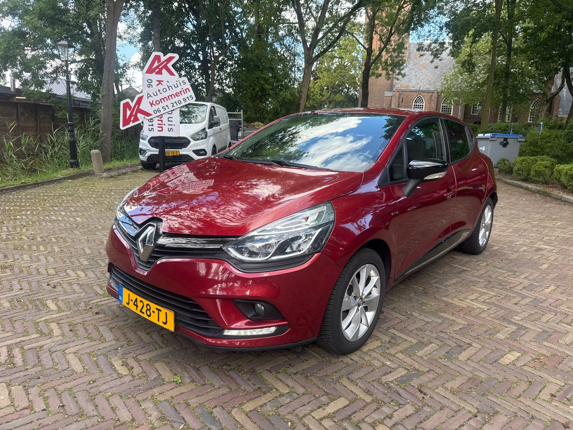 Renault Clio 1.2 TCe Limited. Navi/LMV/PDC. Wij zijn altijd de goedkoopste met de beste Vakgarare service! 2017 - voorkant