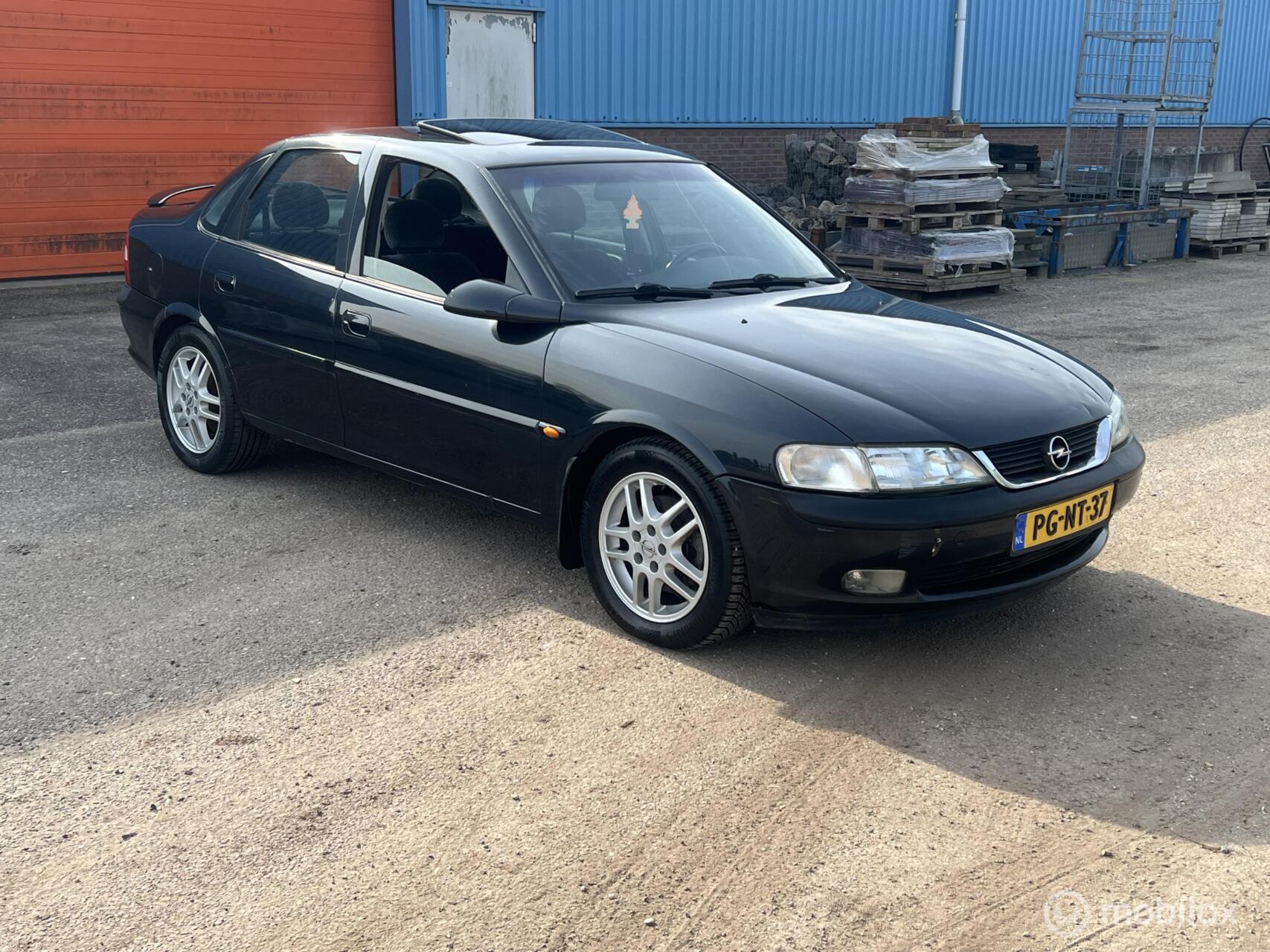 Foto van OPEL VECTRA-B