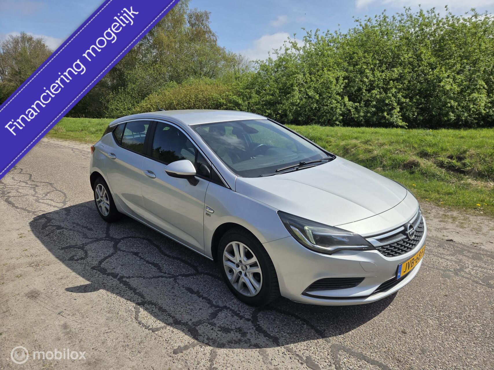 Opel Astra 1.6 CDTI 120 Jaar Edition 2019 - voorkant