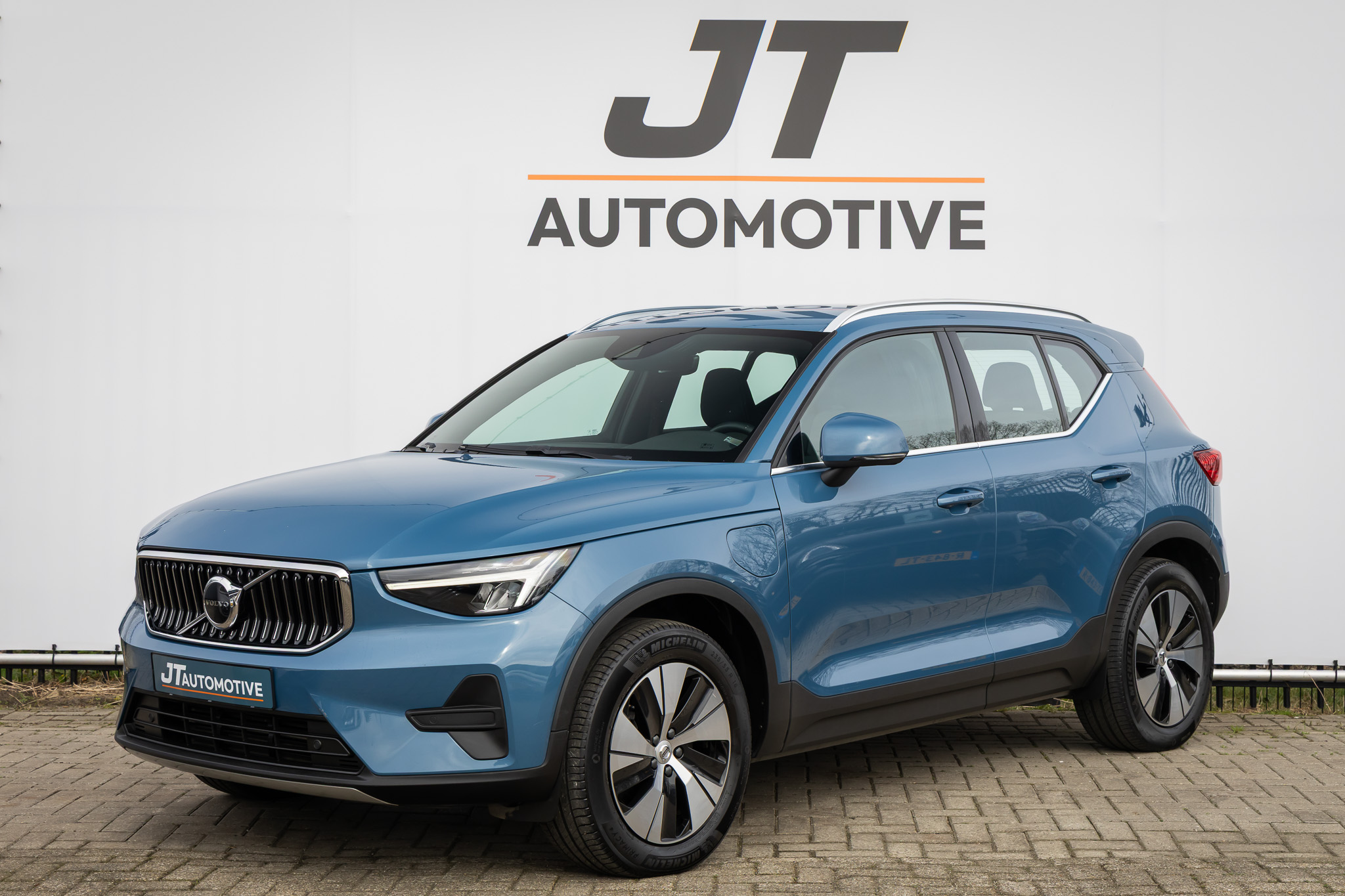 Volvo XC40 1.5 T4 Core Bright Hybrid Adaptive cruise | elektrische kofferbak | Voorruitverwarming | Camera | PDC 2022 - voorkant