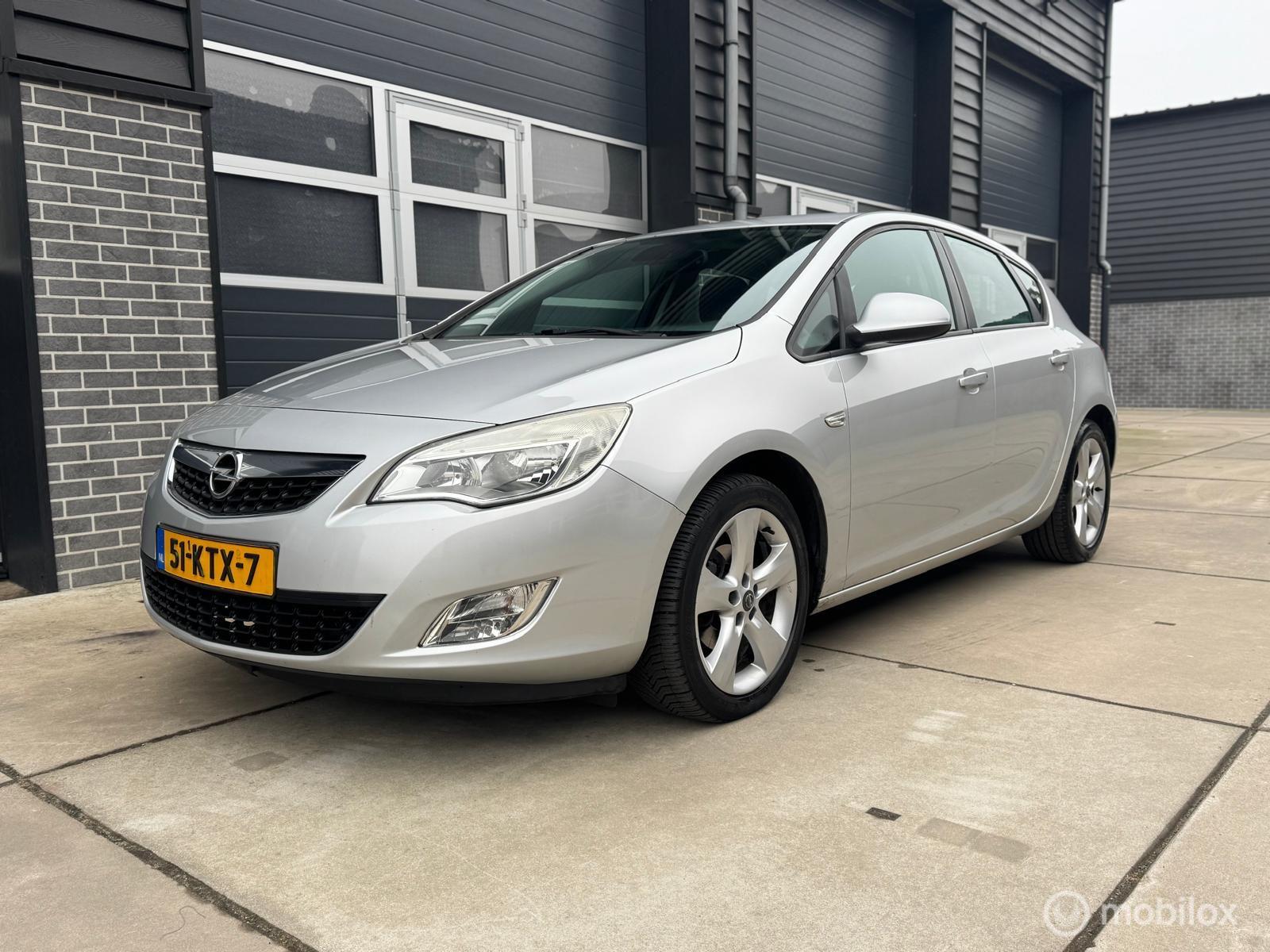 Opel Astra 1.6 Sport APK NAP Airco Onderhoudsb. Elec. Rm. 2010 - voorkant