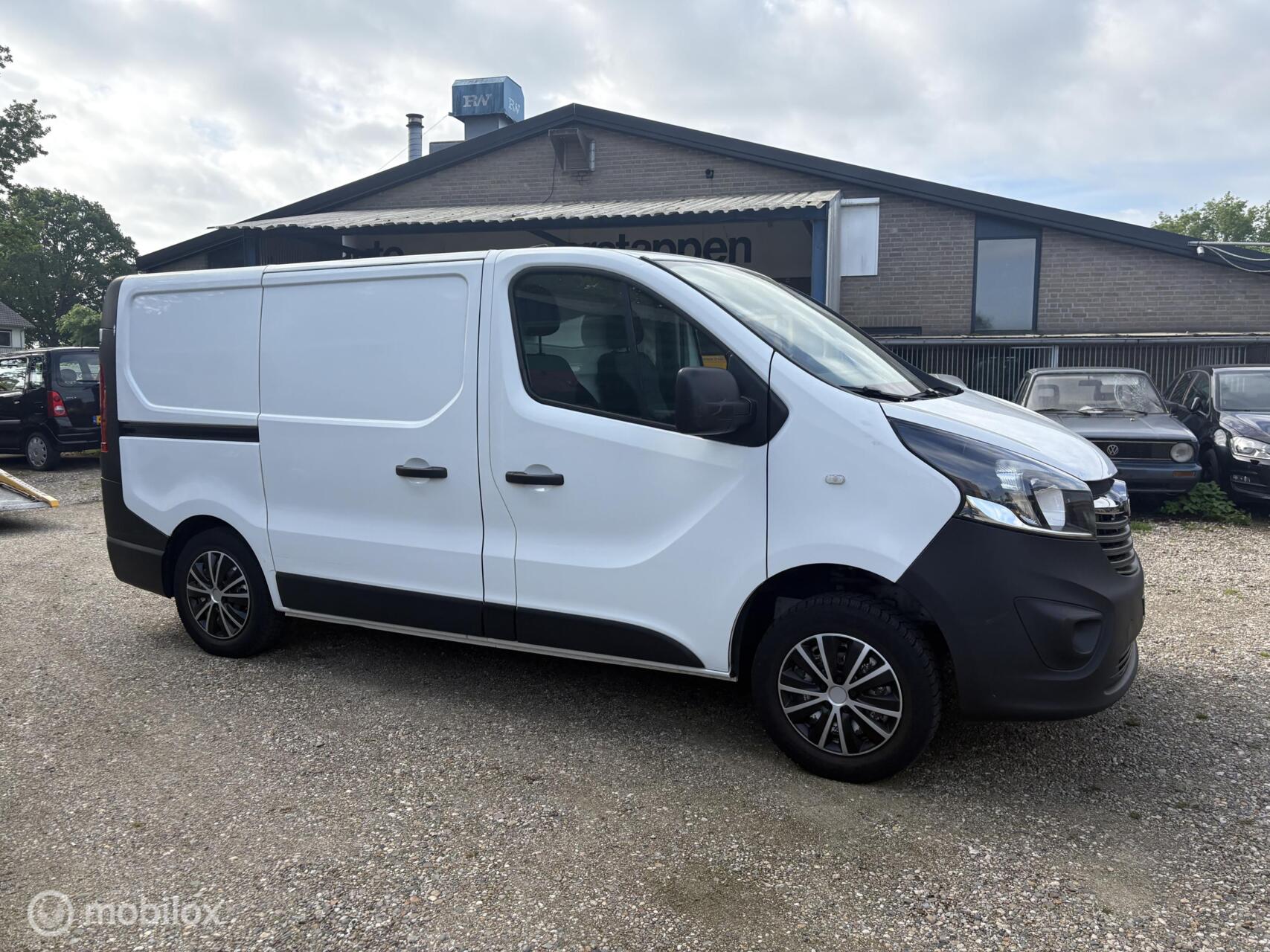 Foto van Opel Vivaro-b