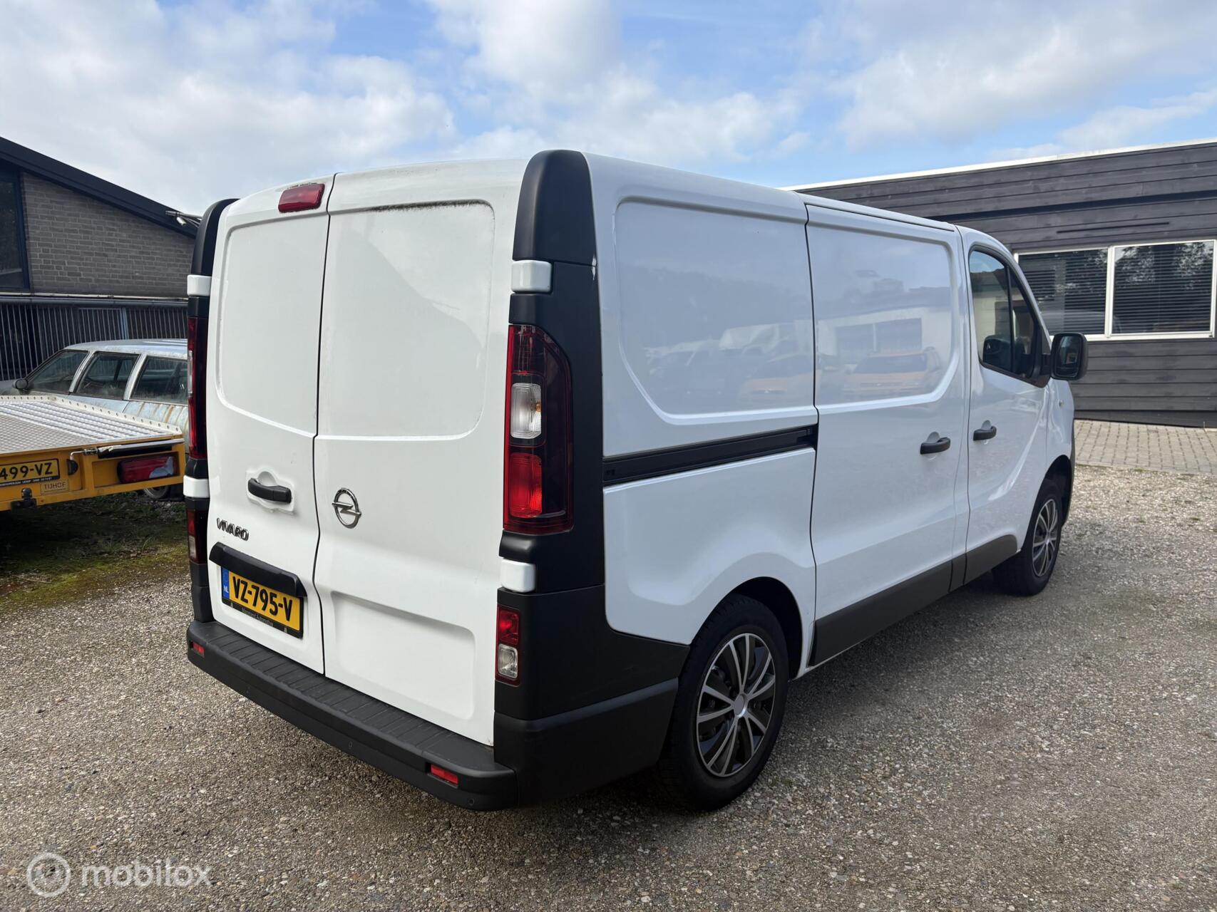 Foto van Opel Vivaro-b