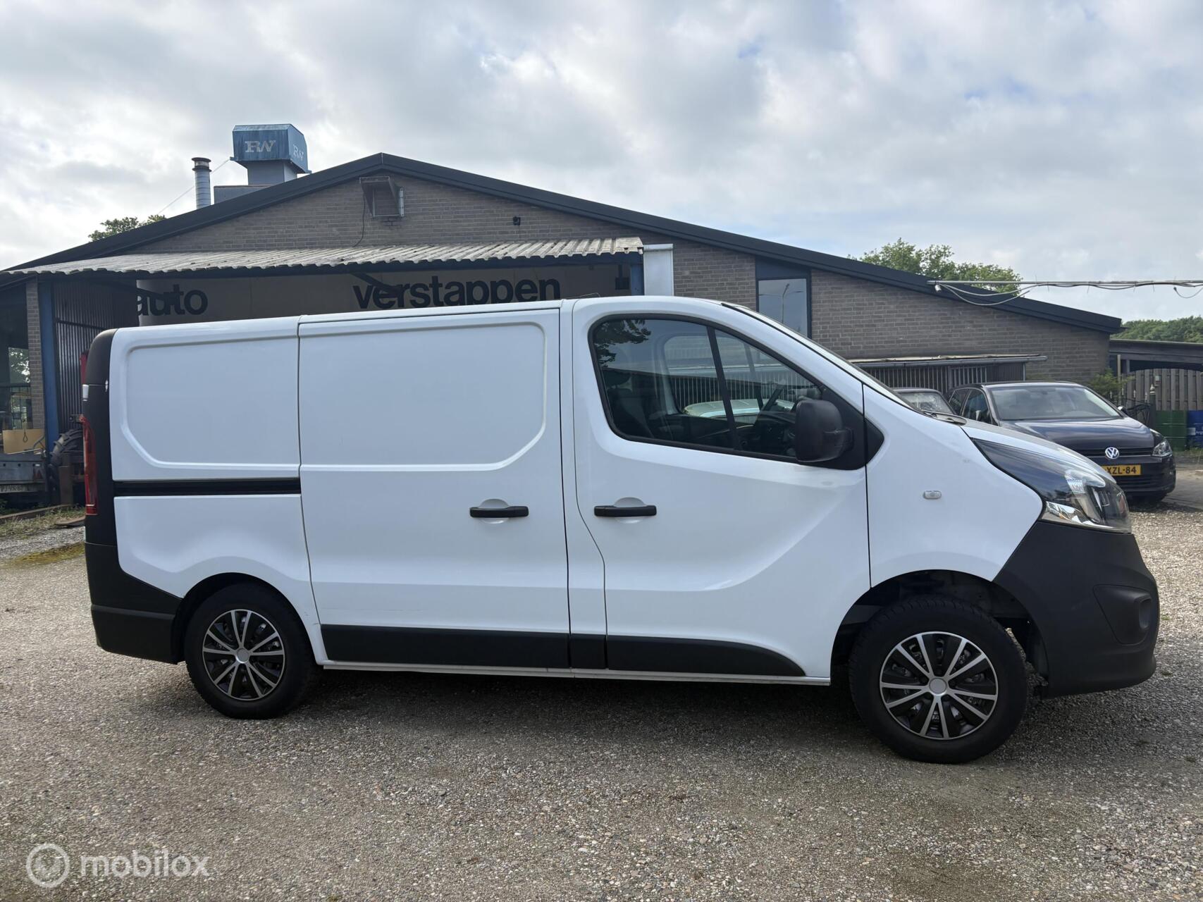 Foto van Opel Vivaro-b