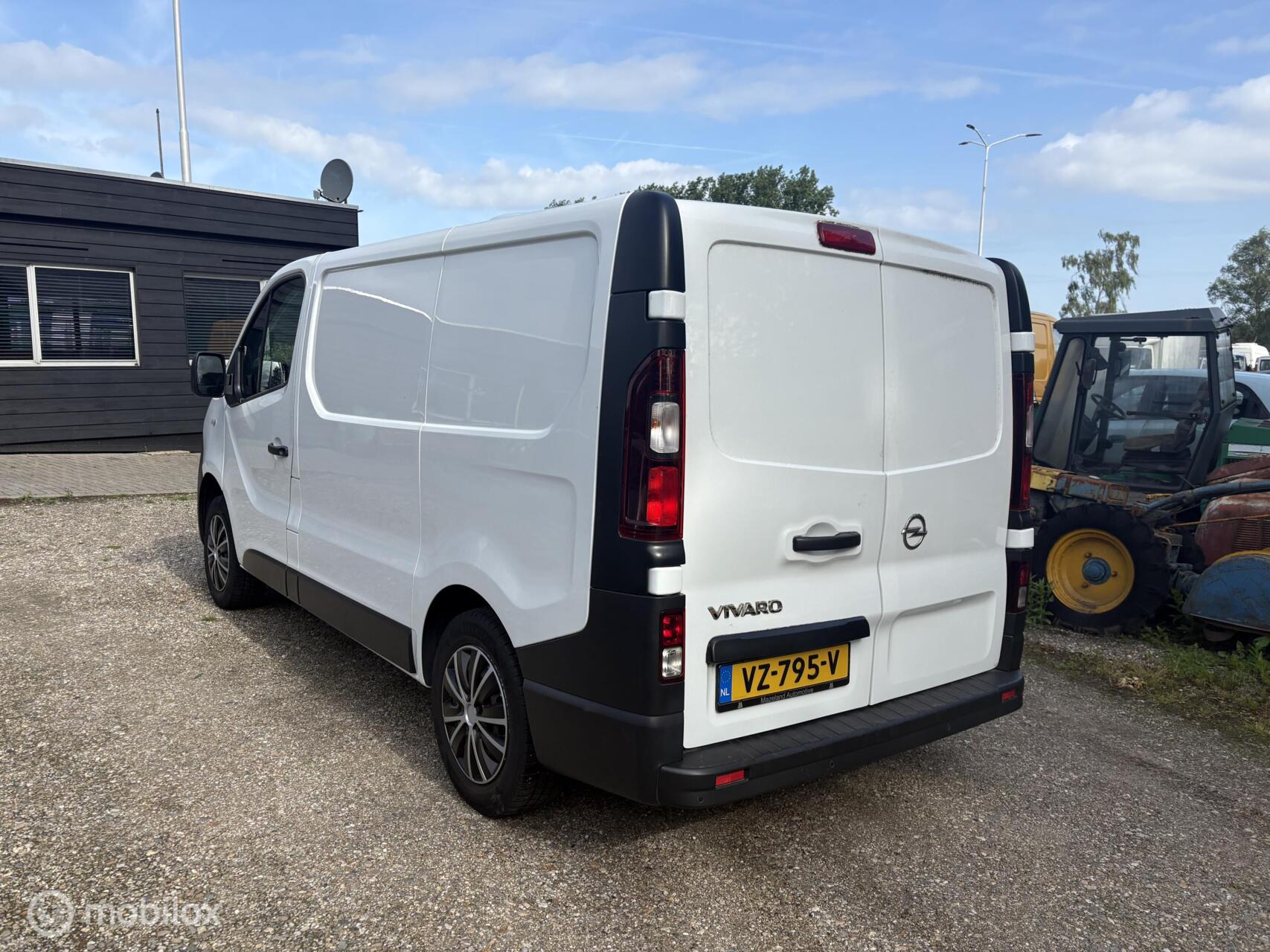 Foto van Opel Vivaro-b