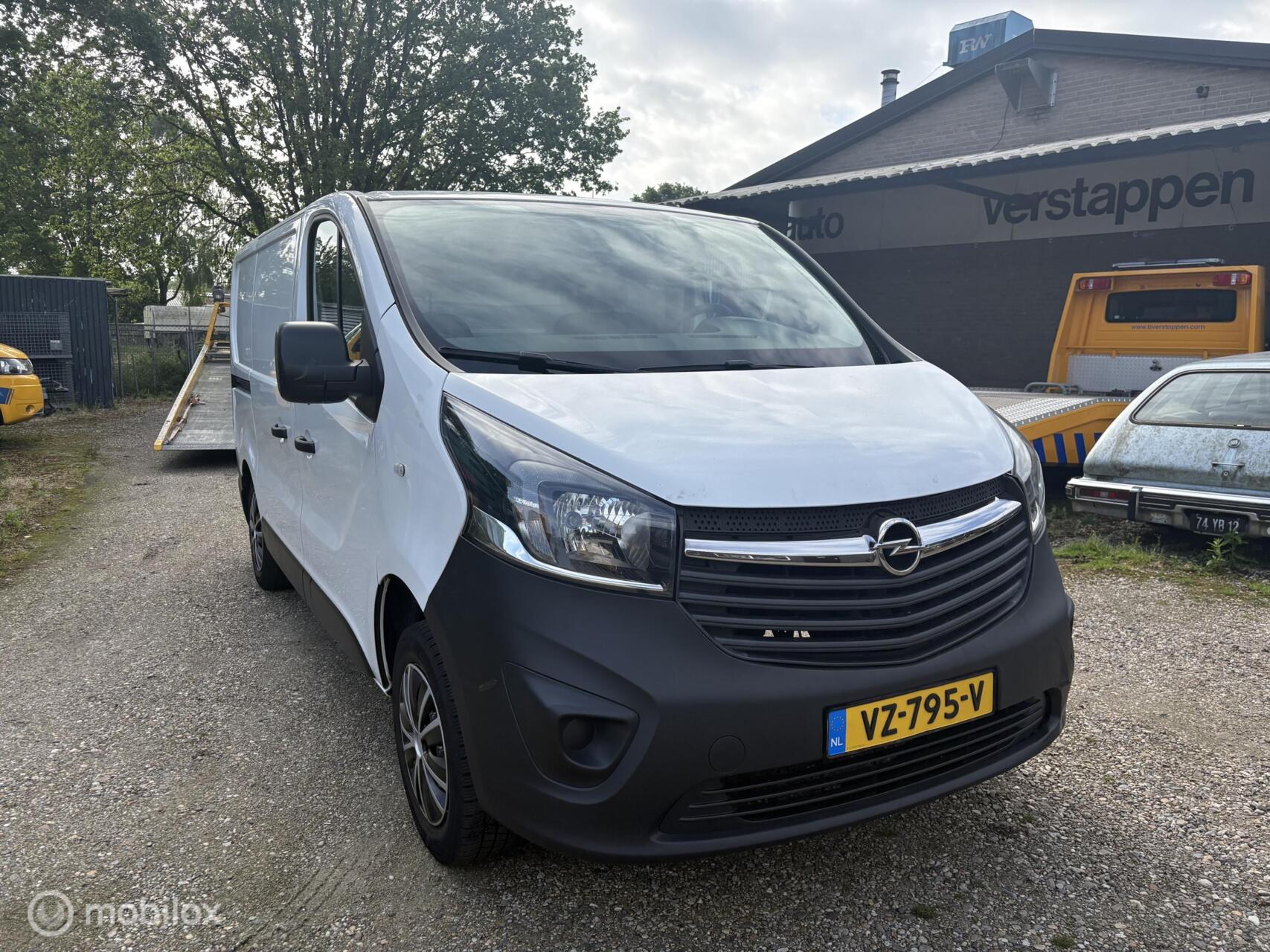 Foto van Opel Vivaro-b
