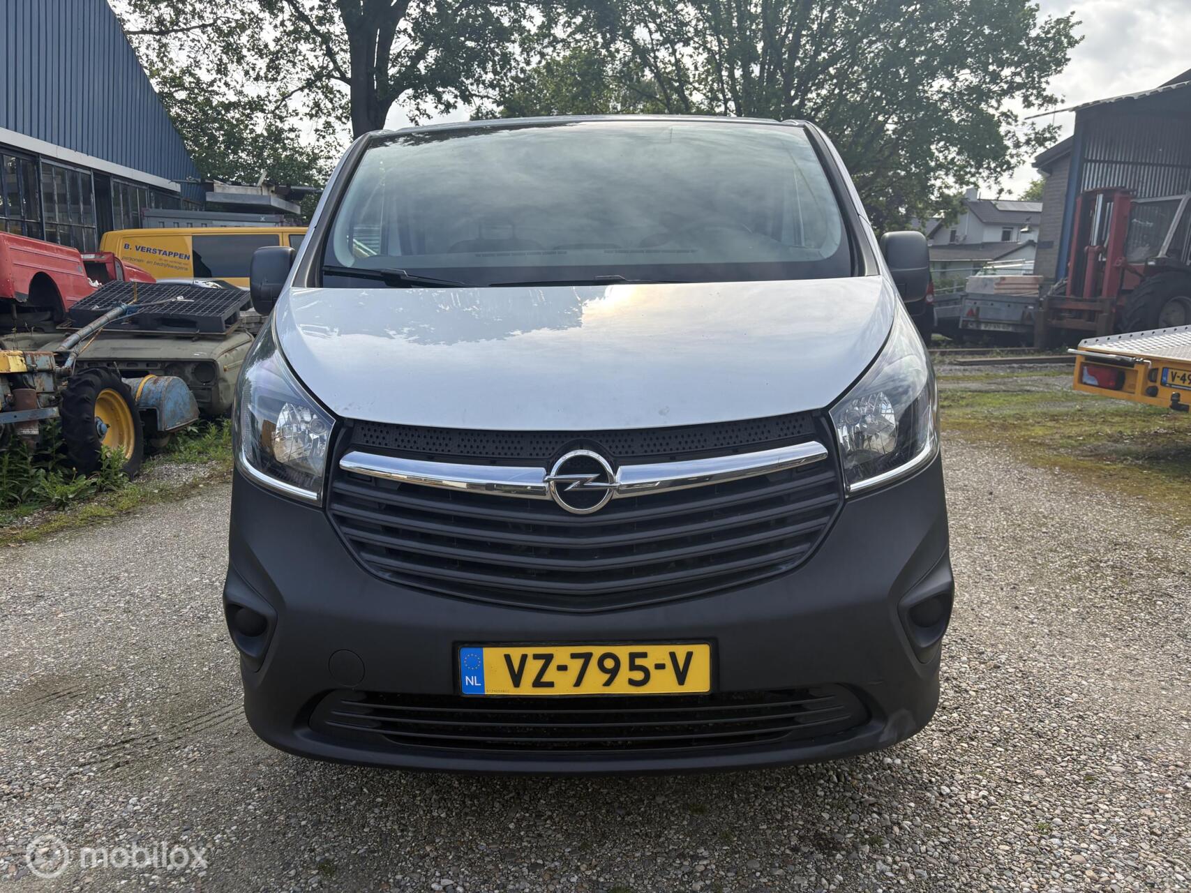 Foto van Opel Vivaro-b