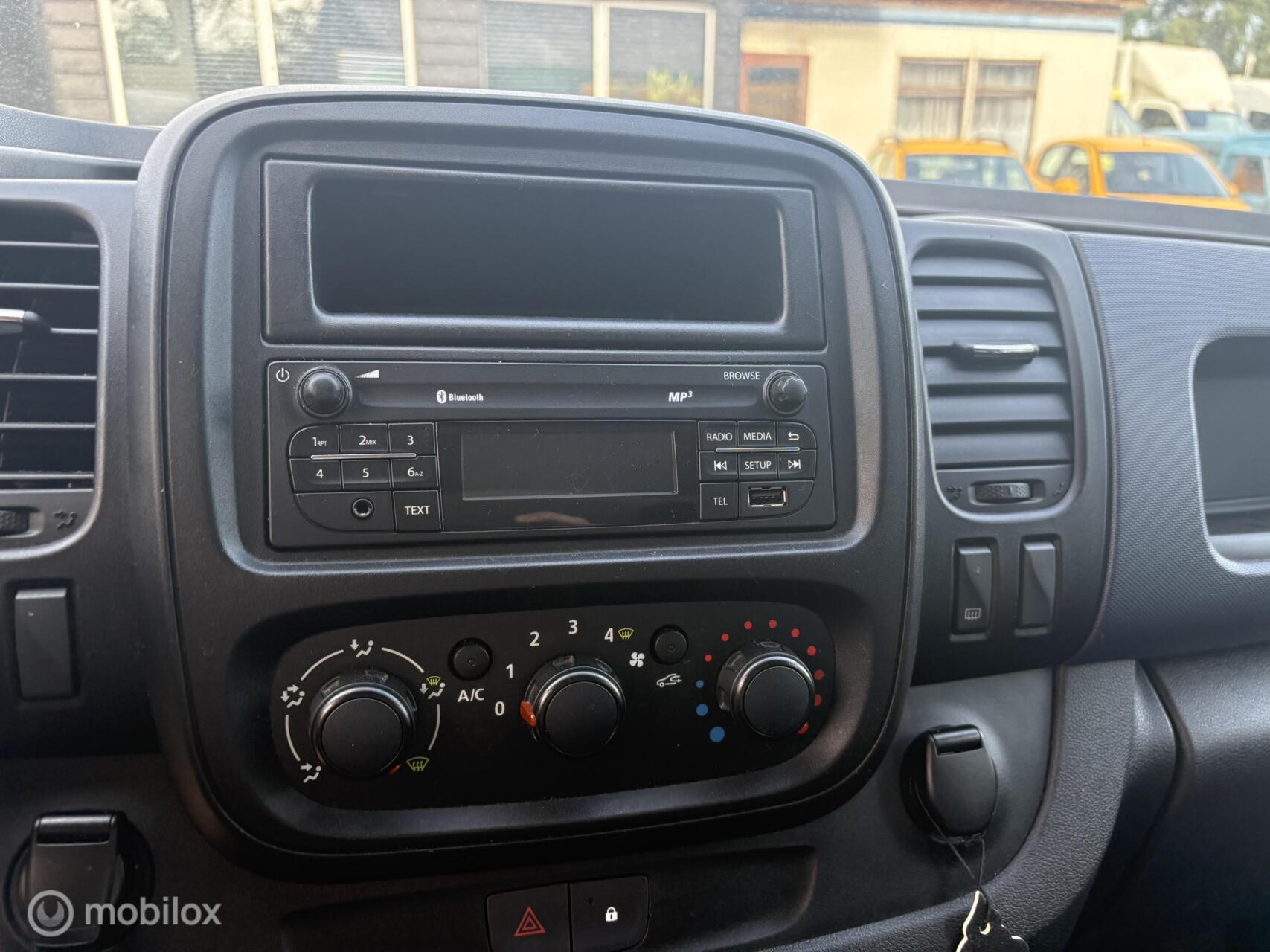 Foto van Opel Vivaro-b