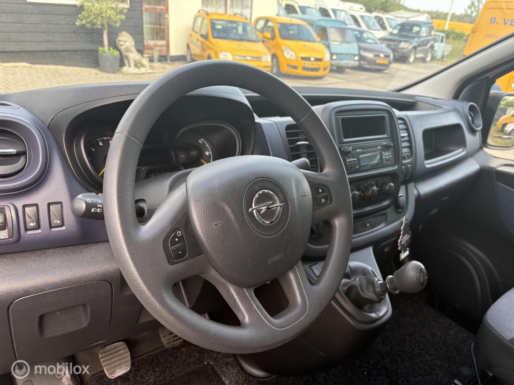 Foto van Opel Vivaro-b