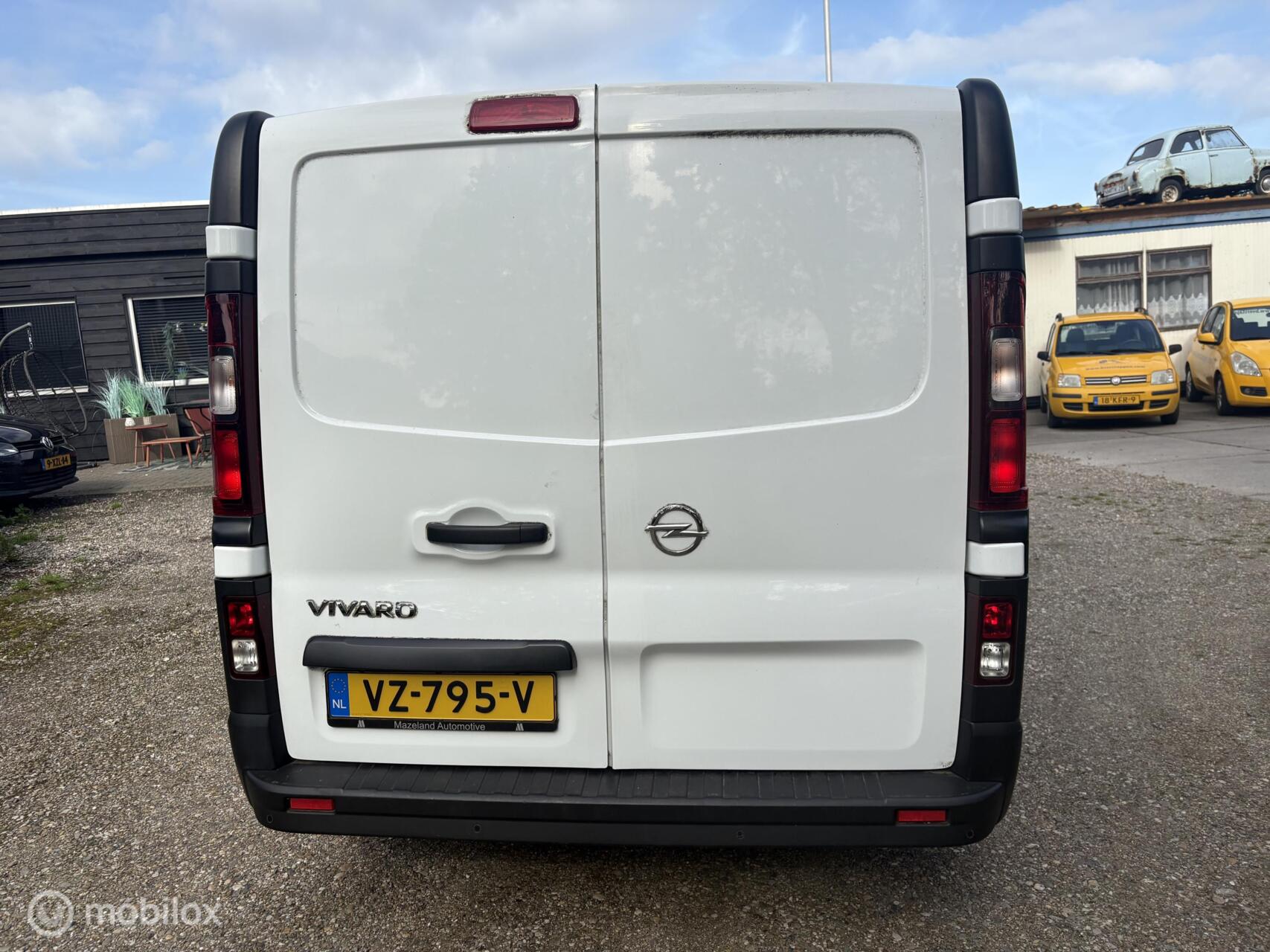 Foto van Opel Vivaro-b