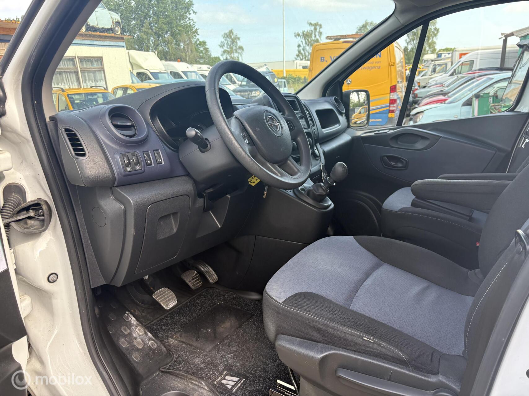 Foto van Opel Vivaro-b