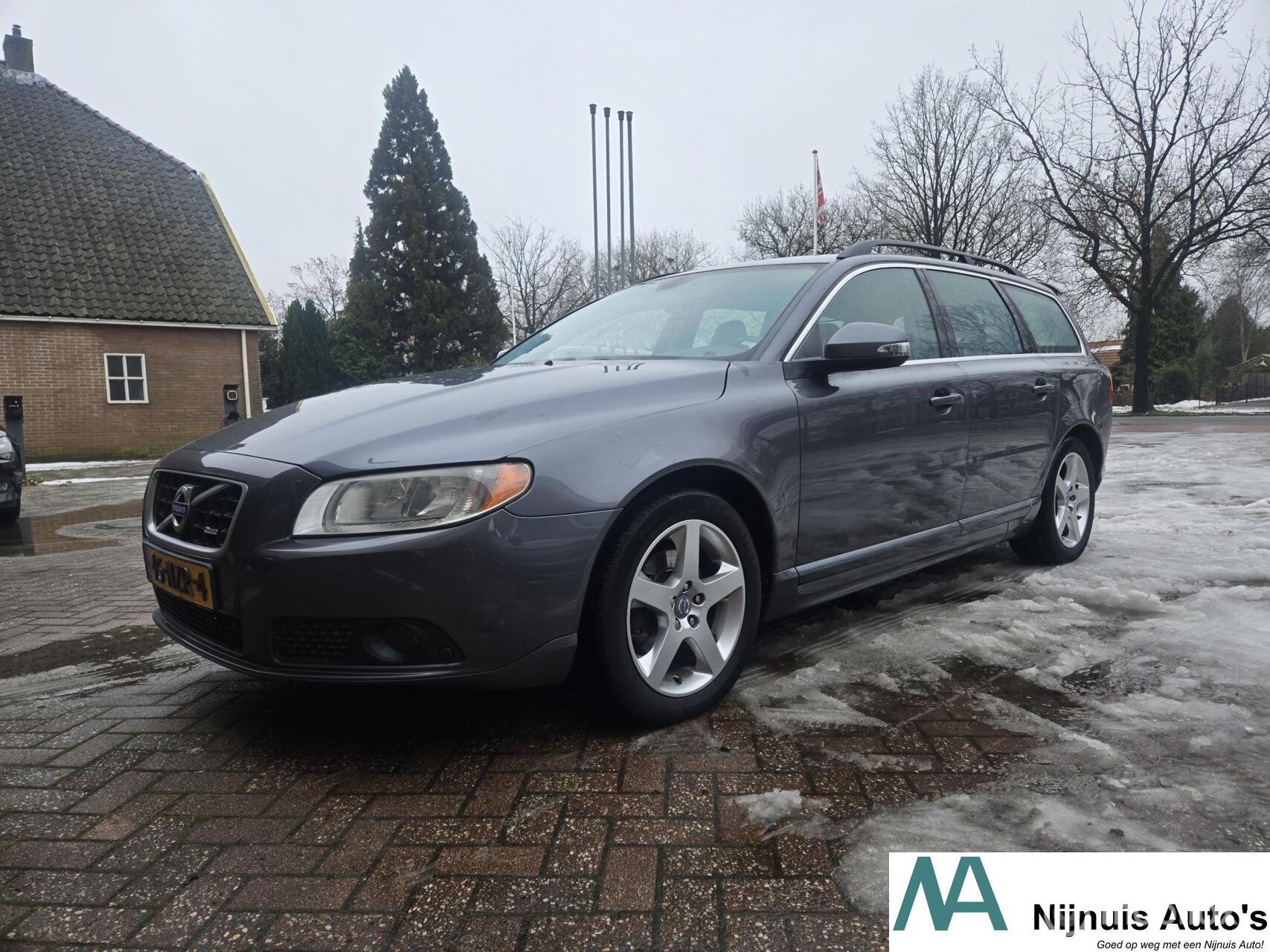 Volvo V70 2.4D Limited Edition Nieuwe-APK | Leer | Automaat | Trekhaak | 2011 - voorkant