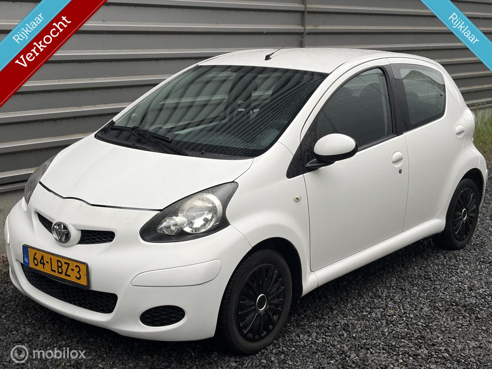 Toyota Toyota Aygo 1.0-12V Comfort NW KOPPELING|AIRCO|5DRS|NETTE AUTO 2010 - voorkant