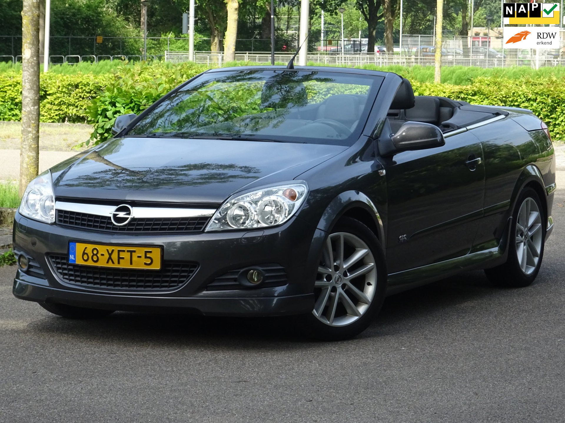 Opel Astra Twin Top 1.8 Cosmo NAP/NAVI/LEER/PDC/CRUIS/KEYLESS 2012 - voorkant