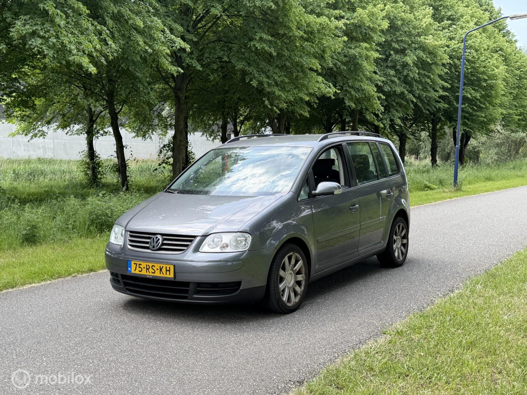 Volkswagen Touran 1.6*NEW APK*AIRCO*CRUISE CONTROL 2005 - voorkant