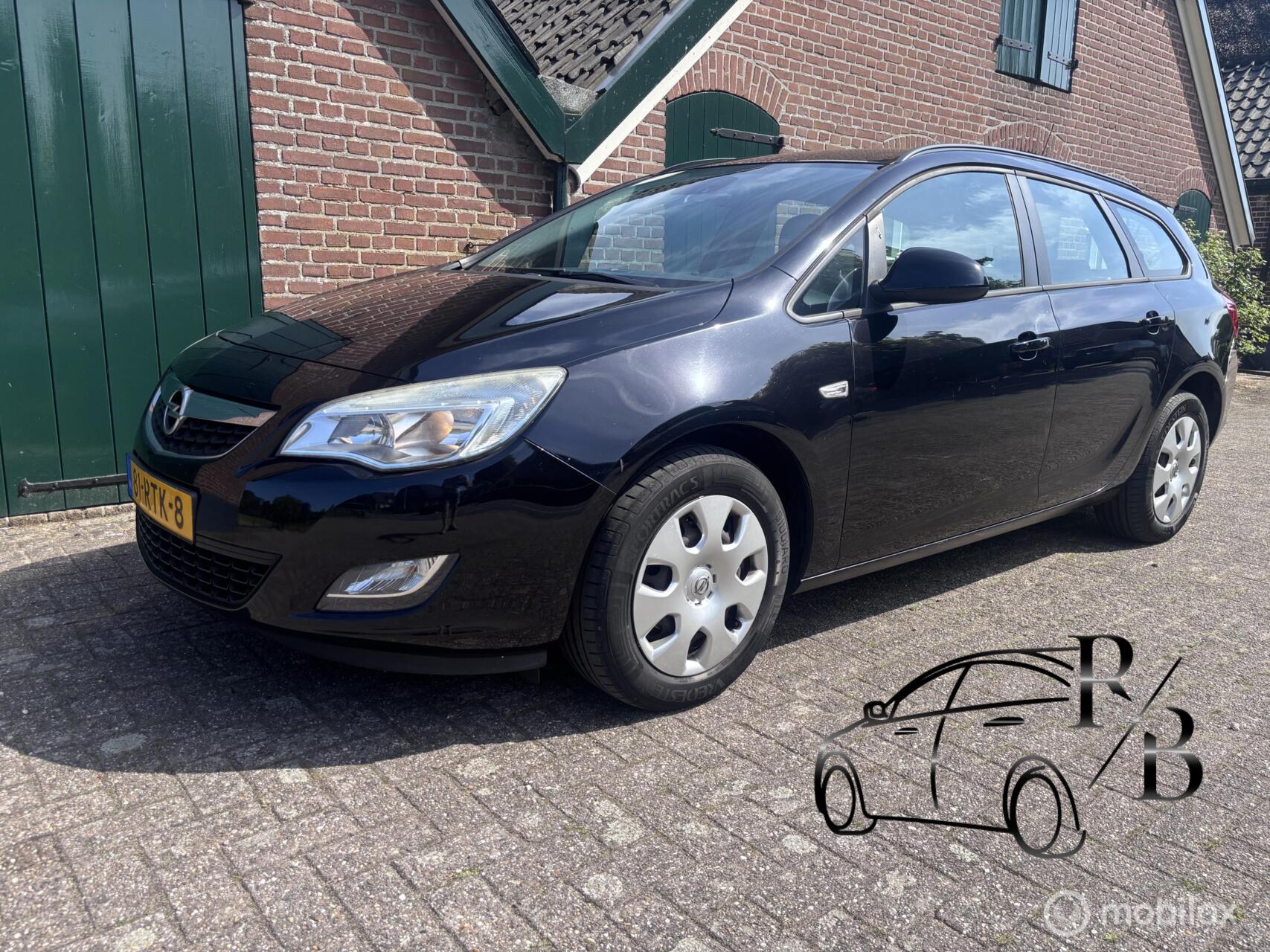 Opel Astra Sports Tourer 1.4 Edition NIEUWE APK AIRCO 2011 - voorkant