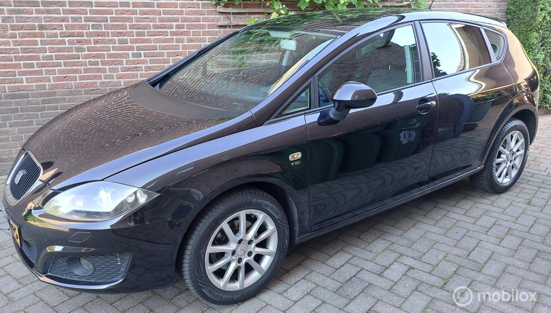 Seat Leon 1.2 TSI Ecomotive Businessline High Nw. APK/Distr. 2011 - voorkant