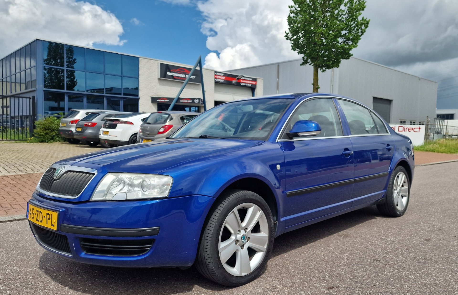Skoda Superb 1.8 T Business Edition AUT PSENSOR TREKHAAK CRUISE 2 X SLEUTELS 2008 - voorkant