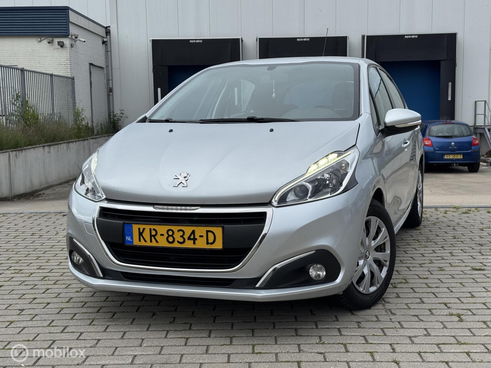 Peugeot 208 1.2 PureTech Active Automaat NAP 2016 - voorkant