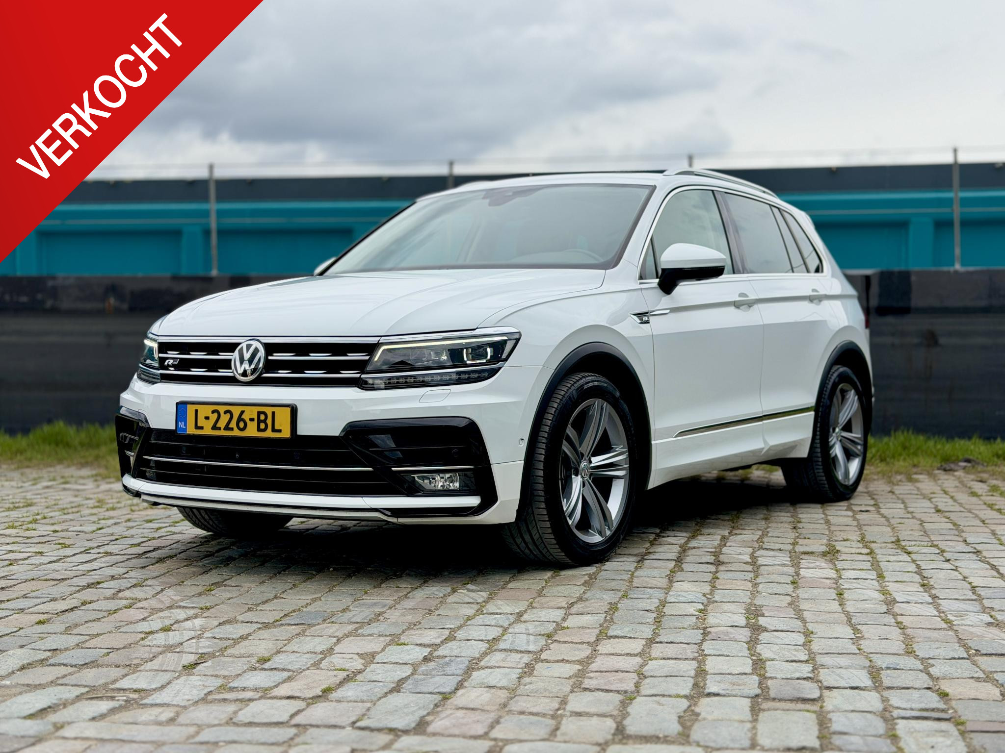 Volkswagen Tiguan 1.5 TSI DSG R-line|Pano|Leer|Trekhaak|360cam 2019 - voorkant