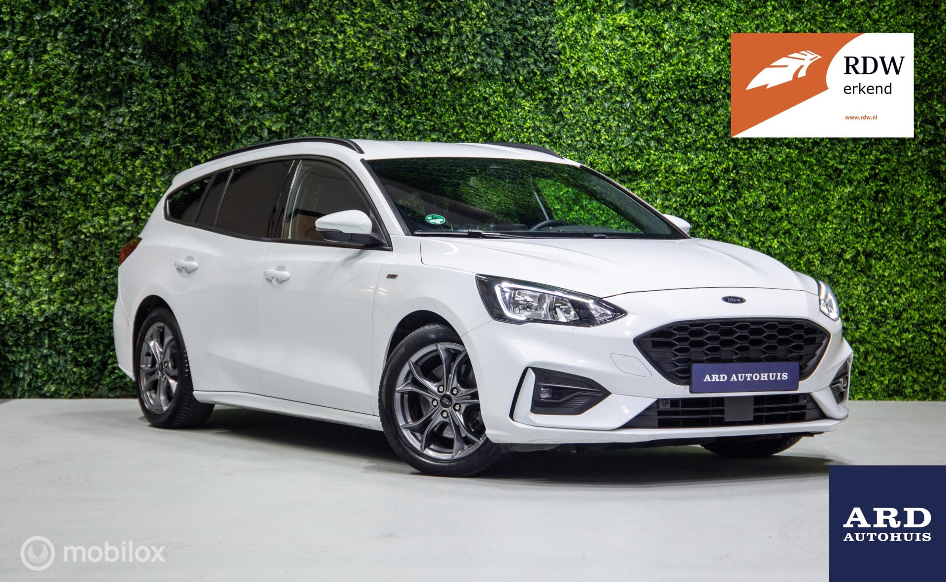 Ford Focus 1.5 EcoB ST-Line|Winterpack|PDC|Carplay| 2019 - voorkant