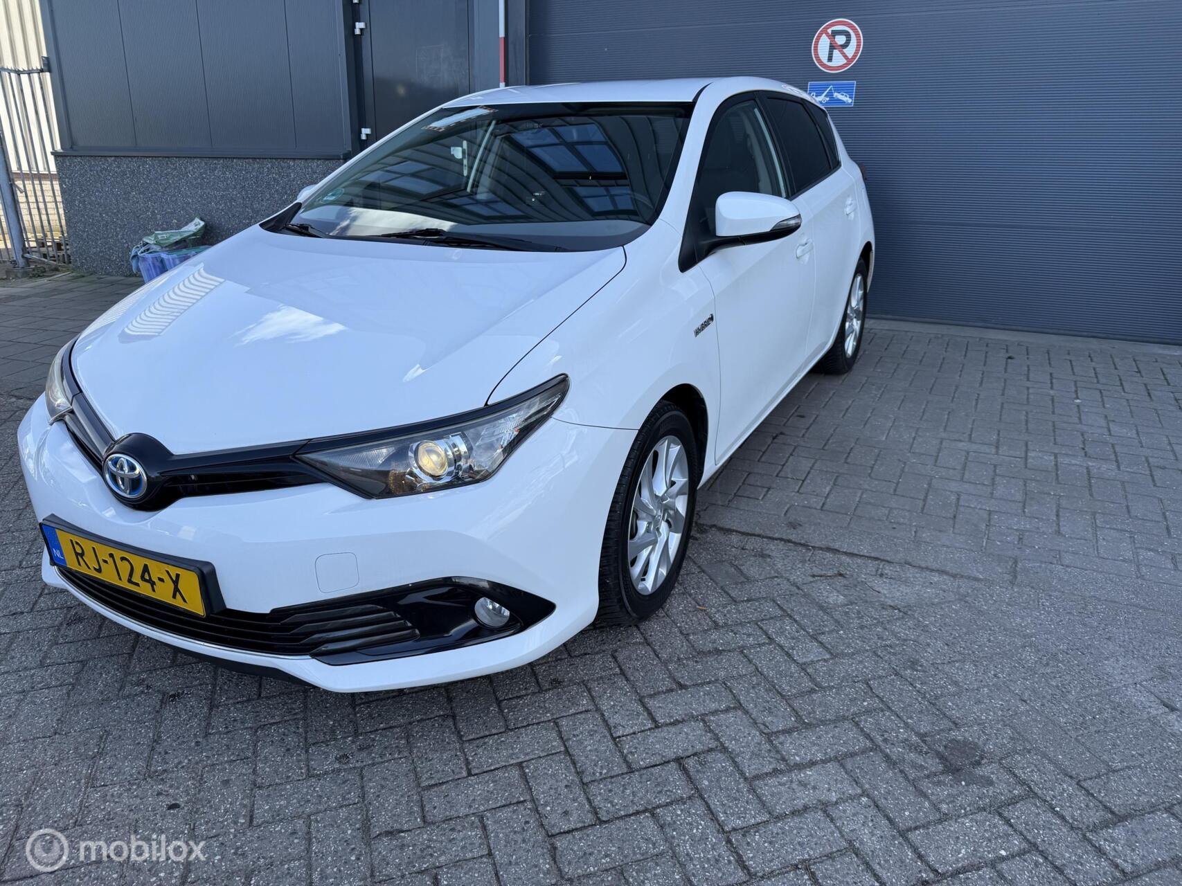 Toyota Toyota Auris 1.8 Hybrid Dynamic Go 2017 - voorkant