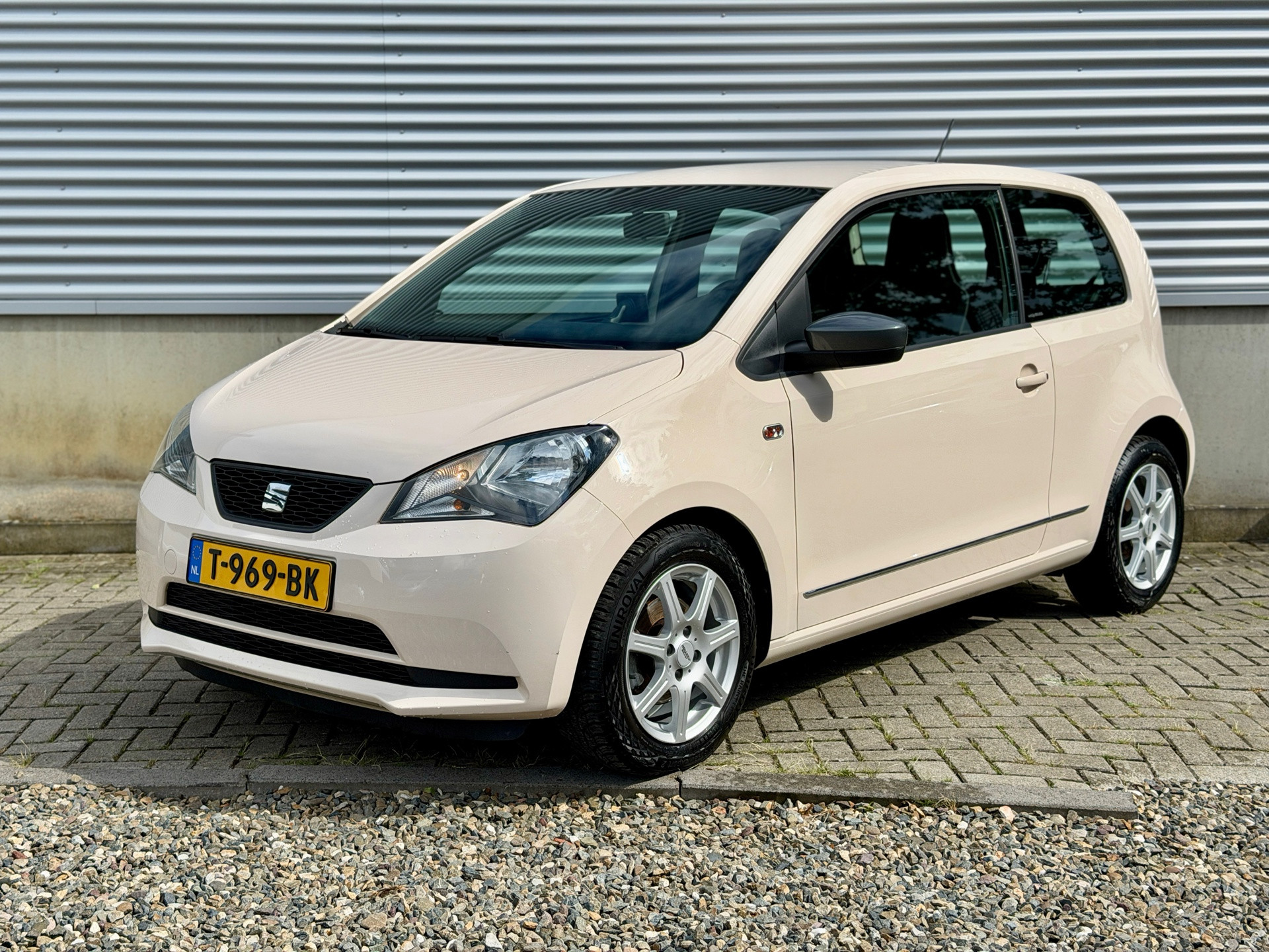 Seat Mii 1.0 Mii by Mango | Cruise, stoelverwarming, parkeer sensoren| 2014 - voorkant