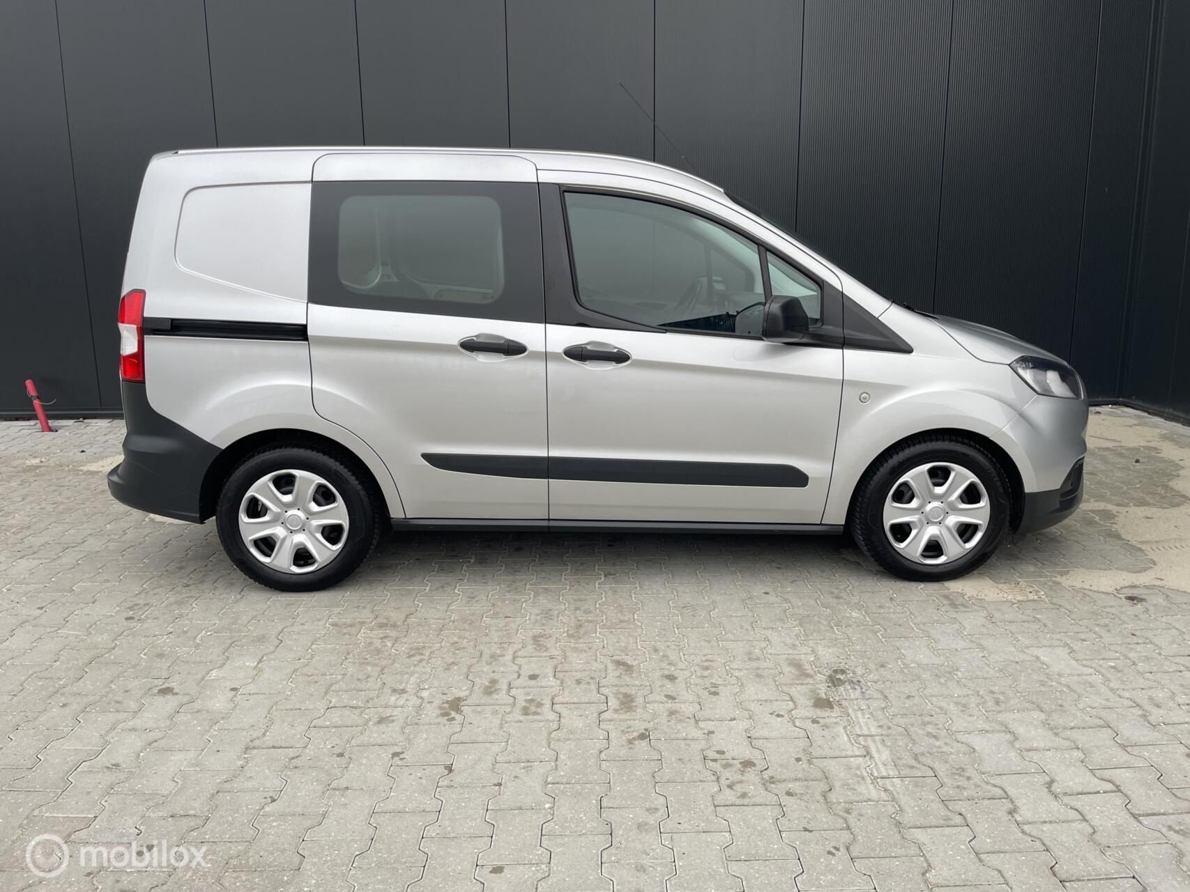 Foto van Ford Transit Courier