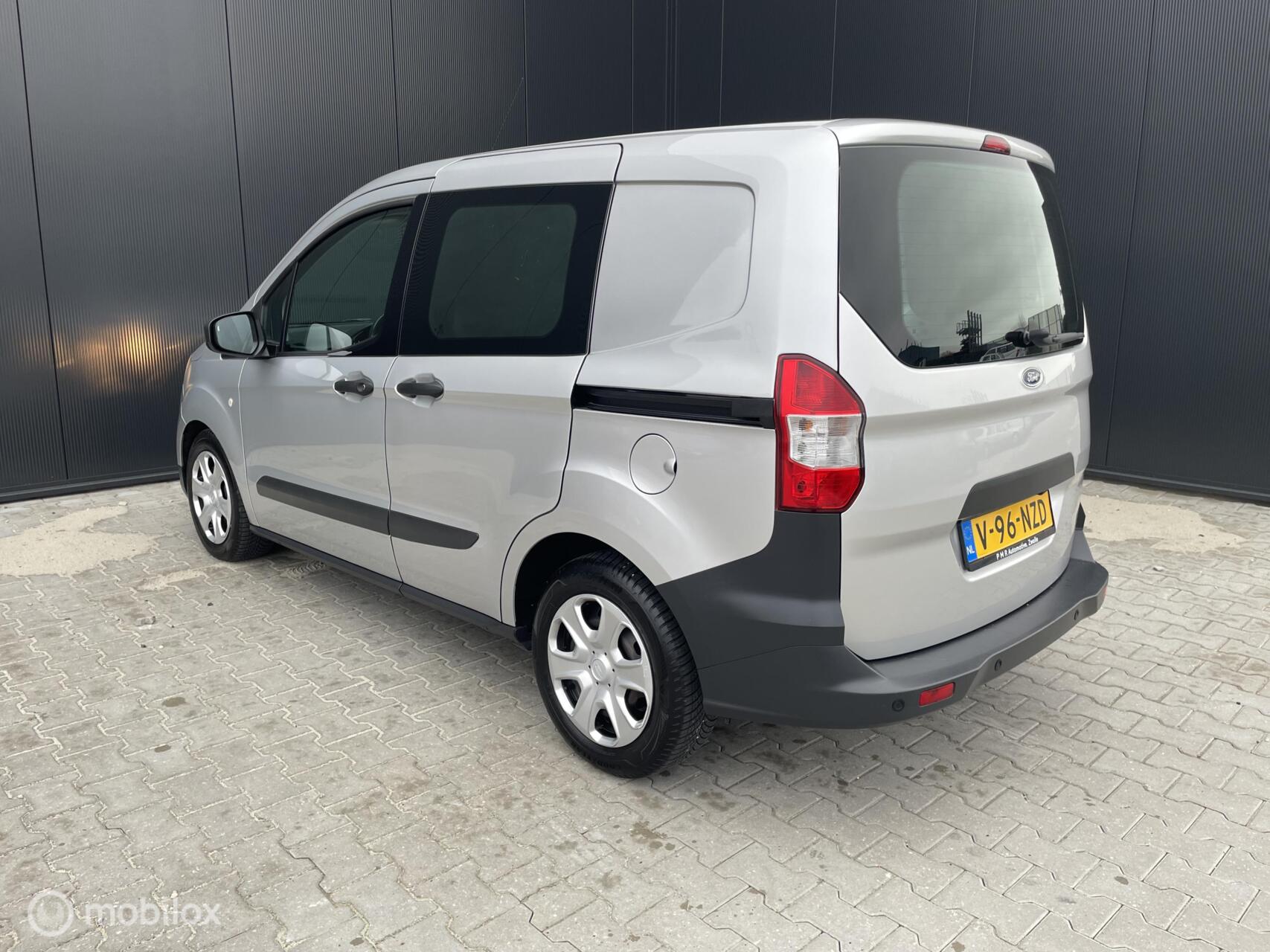 Foto van Ford Transit Courier