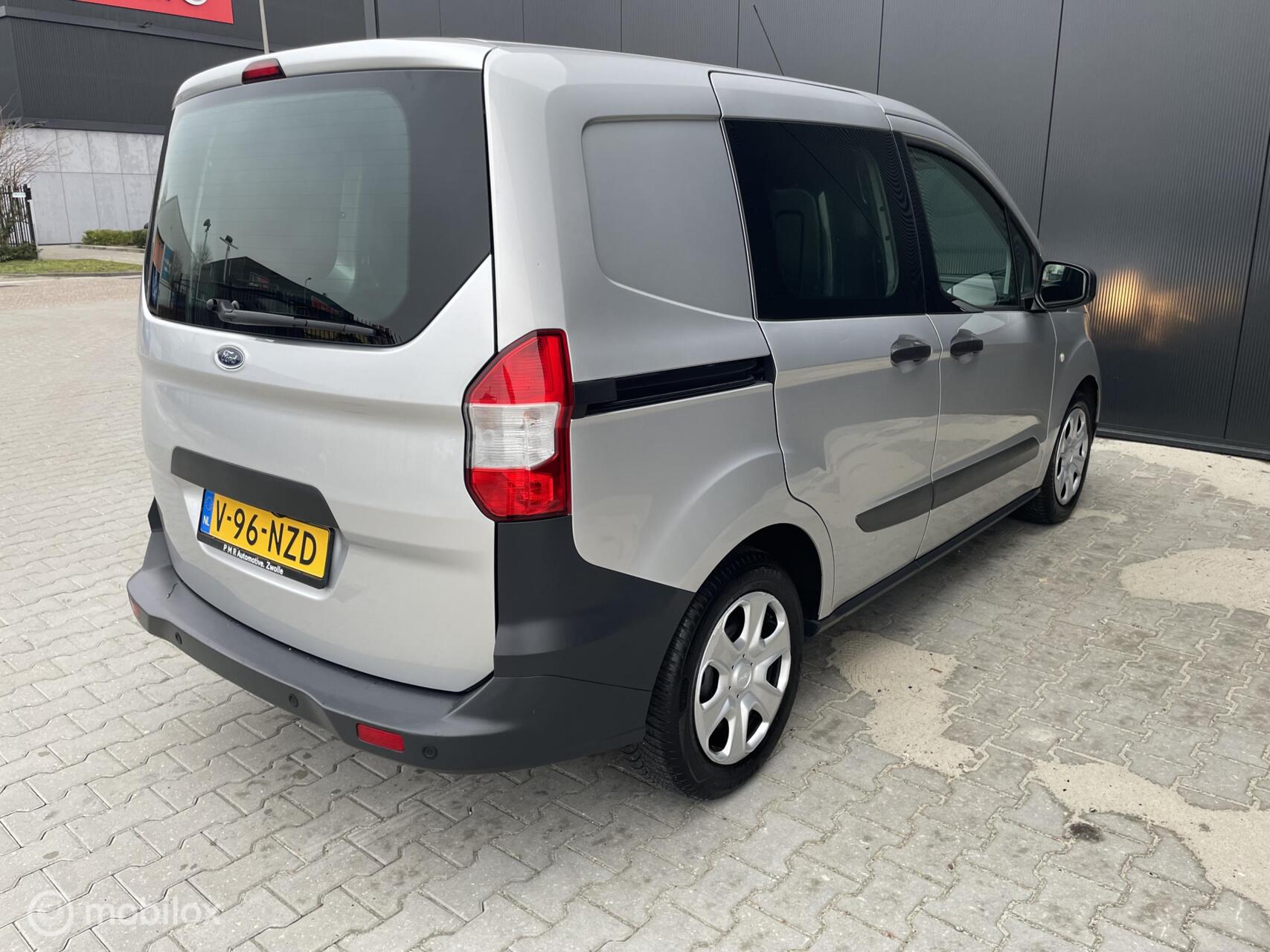 Foto van Ford Transit Courier