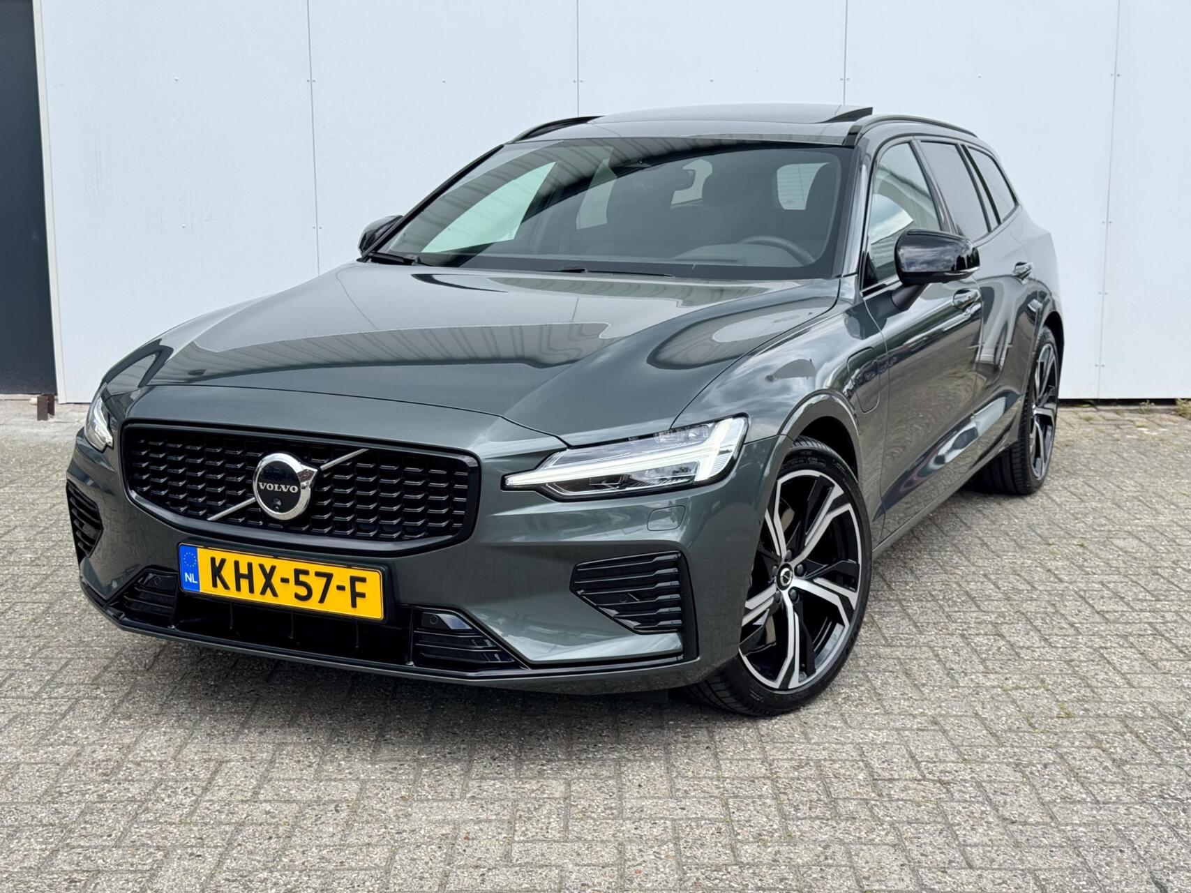 Volvo V60 2.0 T6 Plug-in hybrid AWD Ultra Dark|Head-up|360 camera|19" lm velgen 2026 - voorkant