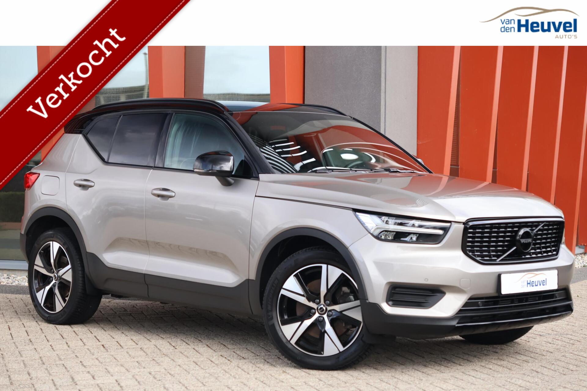 Volvo XC40 T4 Recharge R-Design | Stoelverwarming | Parkeercamera | Keyless | Glossy Black 2022 - voorkant