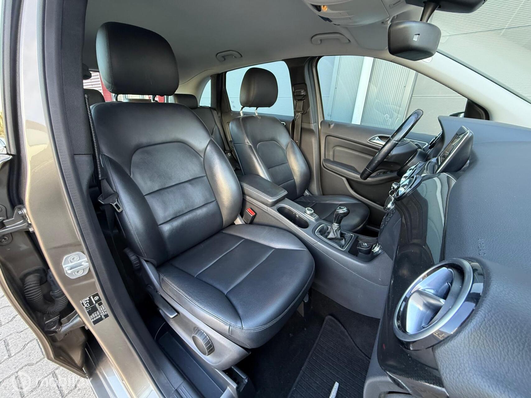 Foto van Mercedes-Benz B 180
