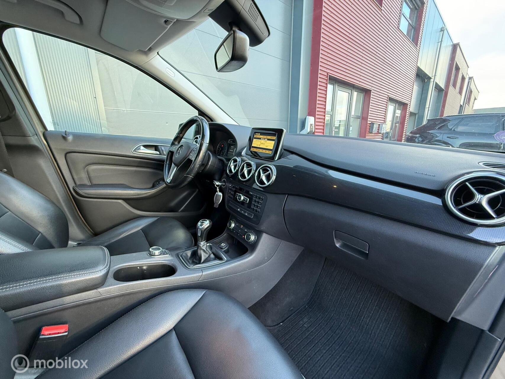 Foto van Mercedes-Benz B 180