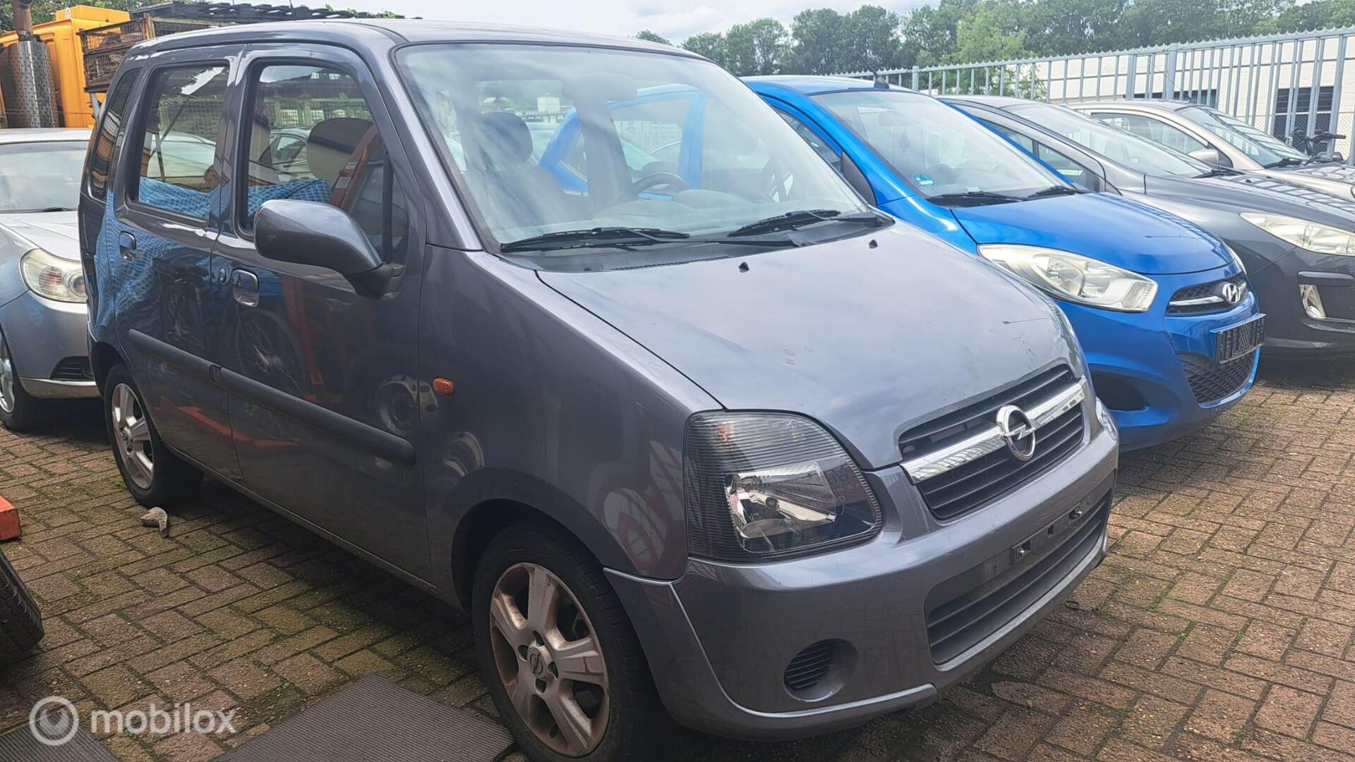 Opel Agila 1.2-16V Temptation 2004 - voorkant