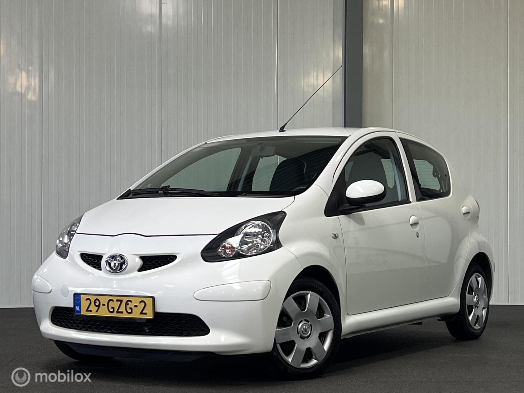 Toyota Toyota Aygo 1.0-12V + AUTOMAAT 5-drs [ NAP airco ] 2008 - voorkant