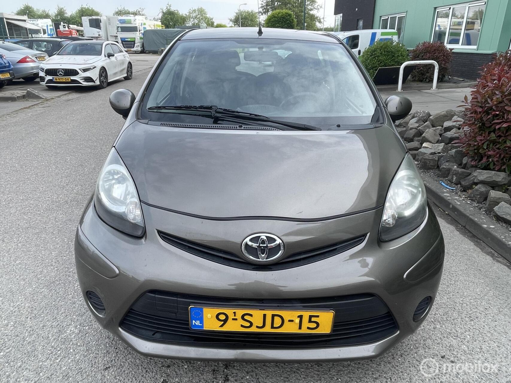 Toyota Toyota Aygo 1.0 VVT-i Now 2013 - voorkant