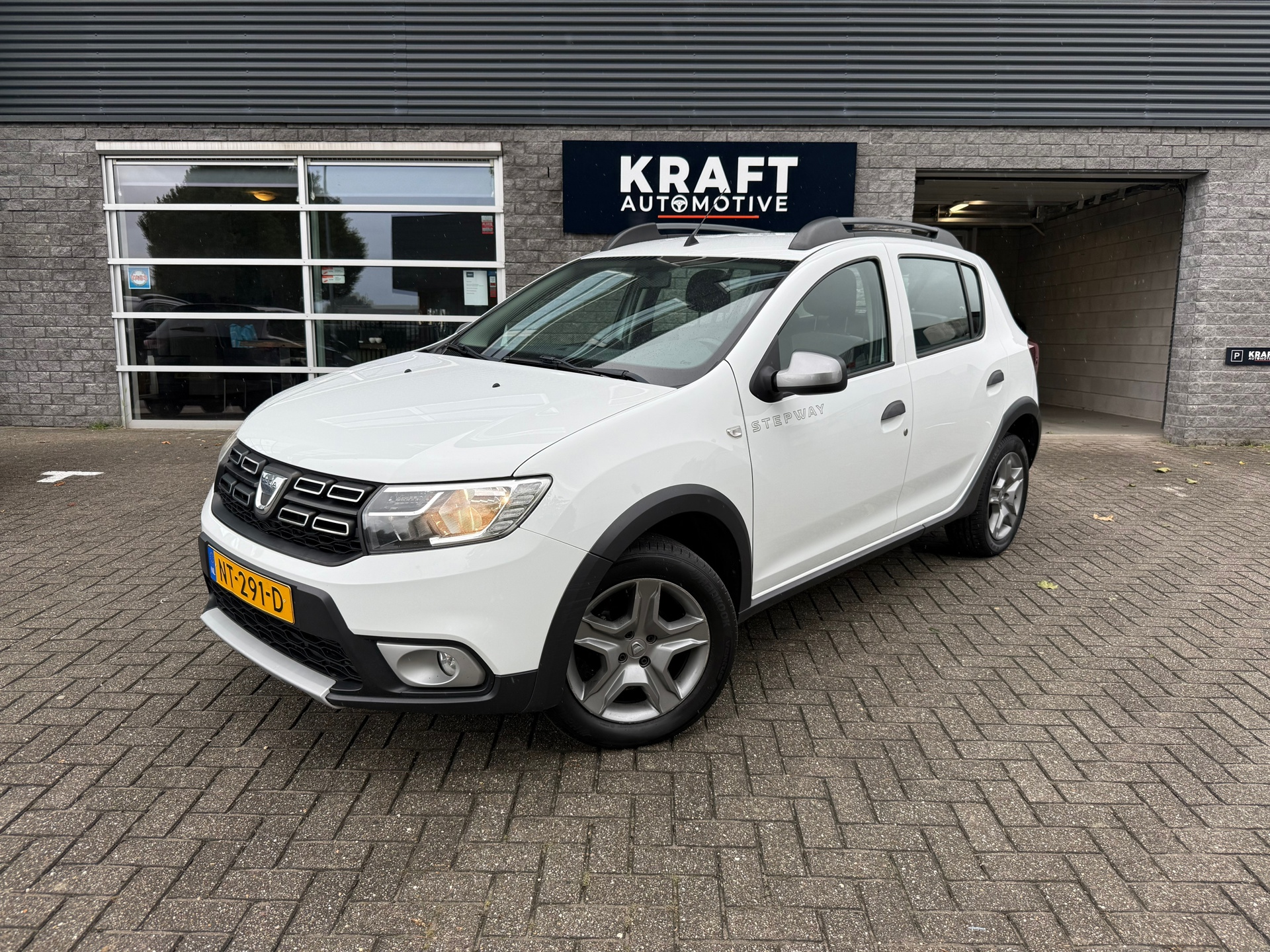 Dacia Sandero 0.9 TCe Bi-Fuel SL Stepway (G3) | NAP | Cruise | Bluetooth | PDC | 5 Deurs | 2017 - voorkant