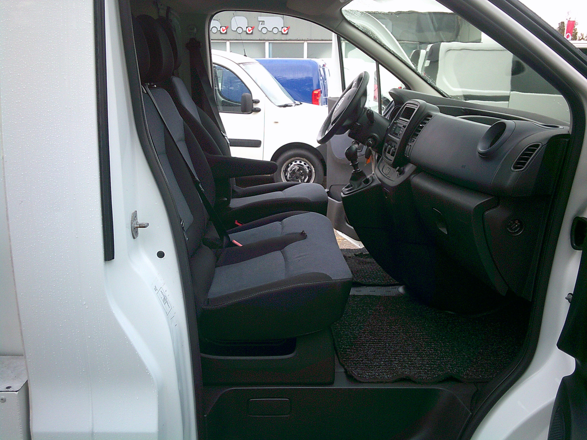 Foto van Opel Vivaro-b