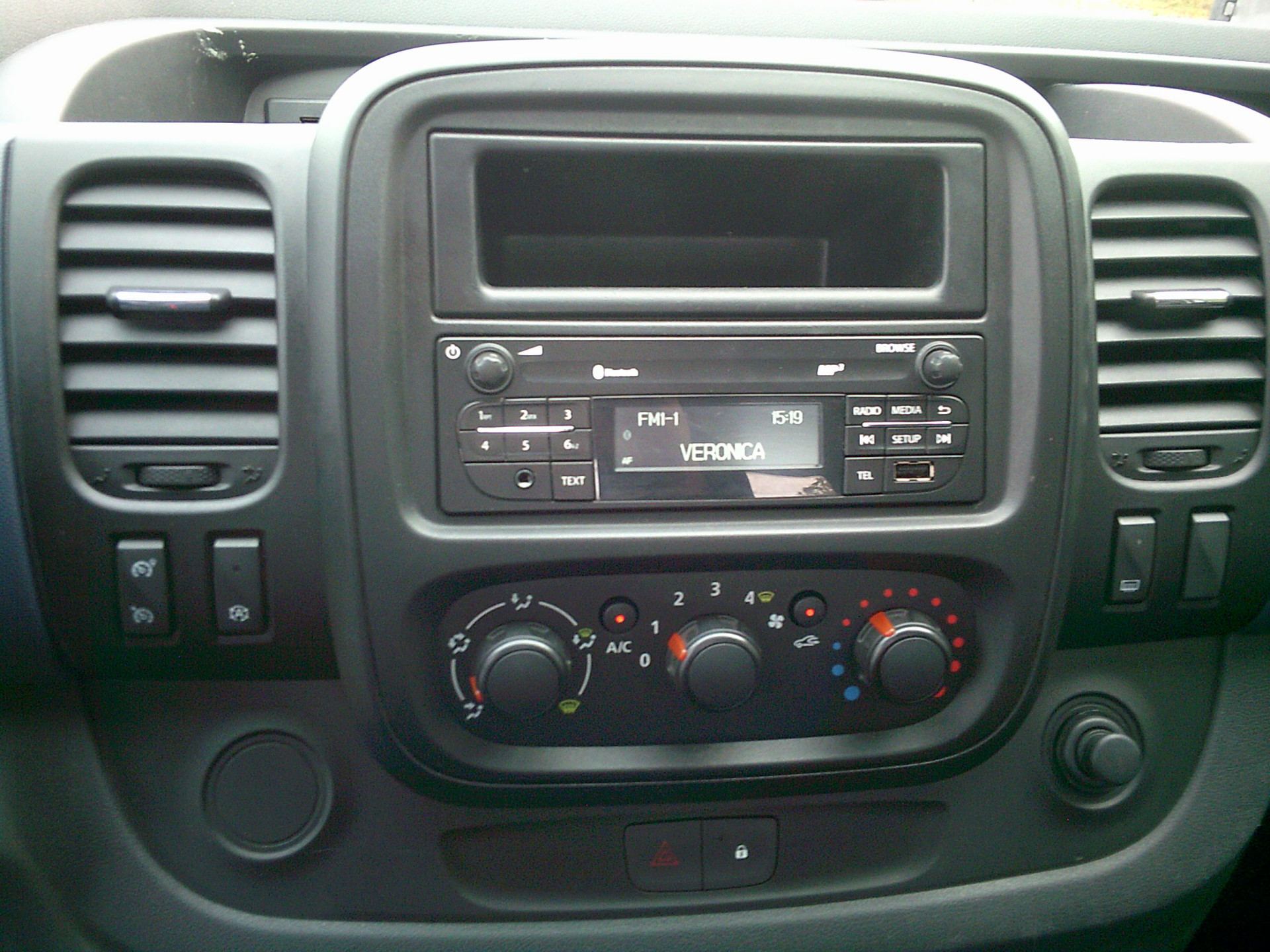 Foto van Opel Vivaro-b