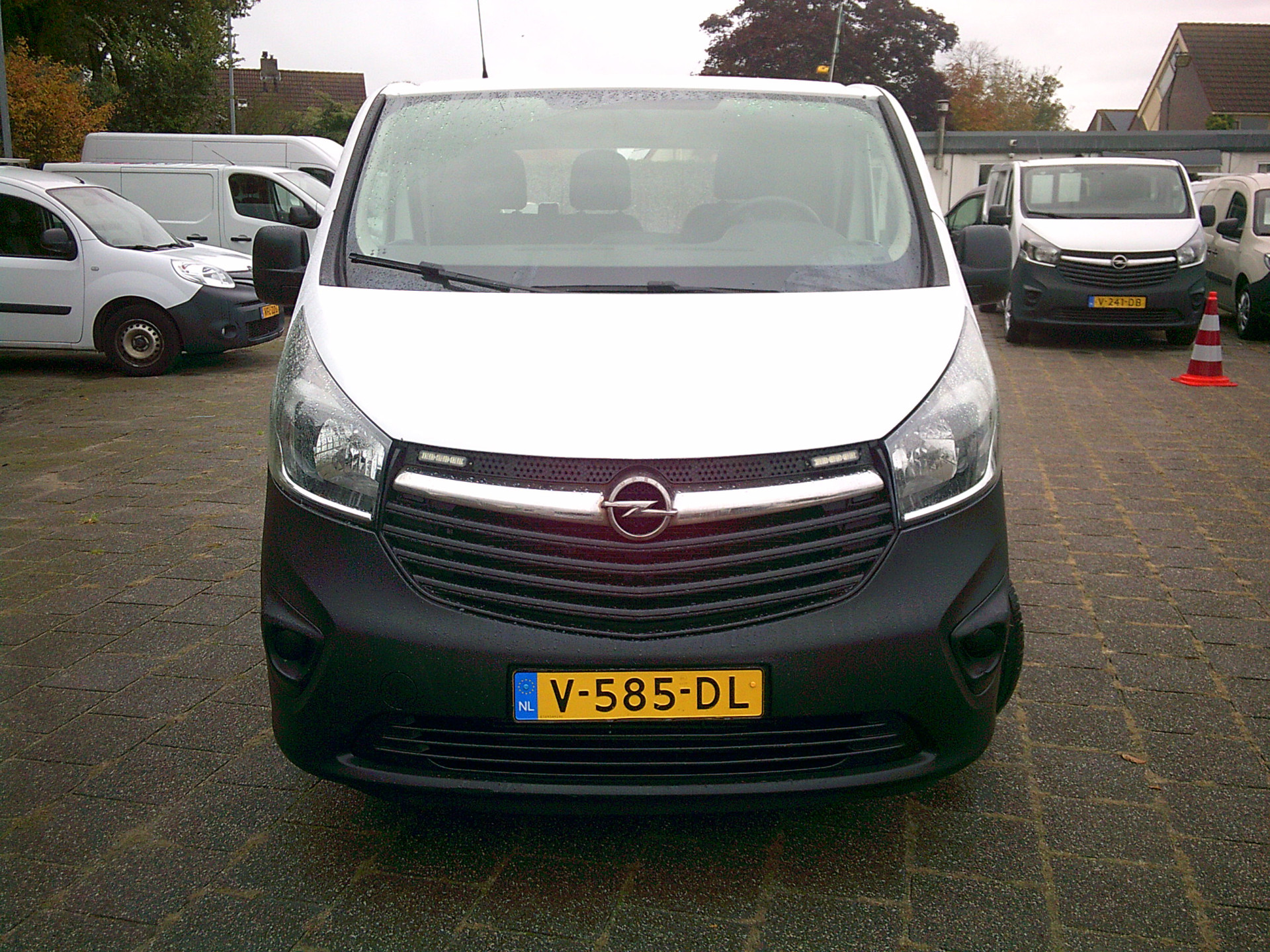 Foto van Opel Vivaro-b