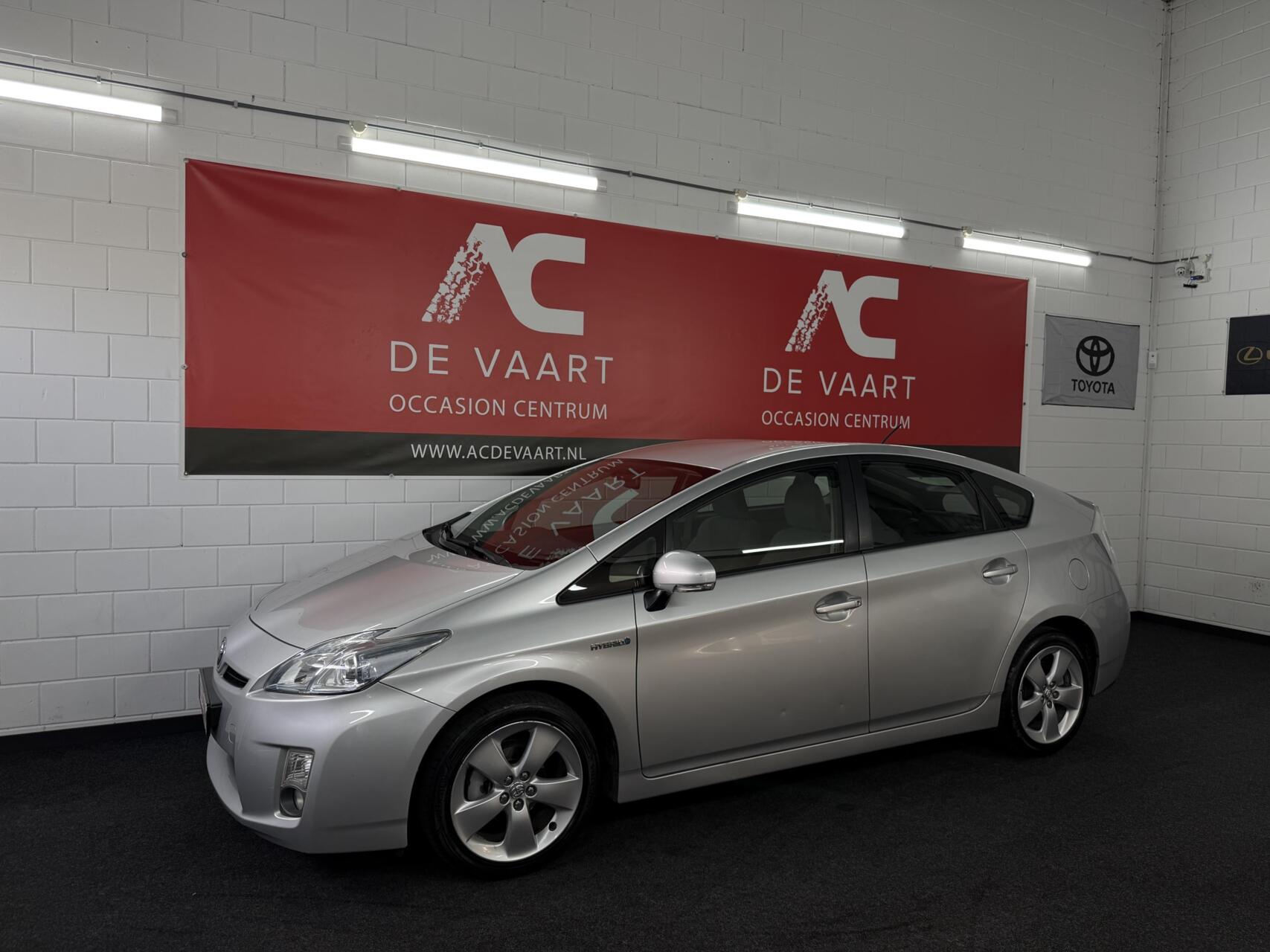 Toyota Prius 1.8 Aspiration - HYBRIDE/CLIMA/PDC/HUD/NAP 2011 - voorkant