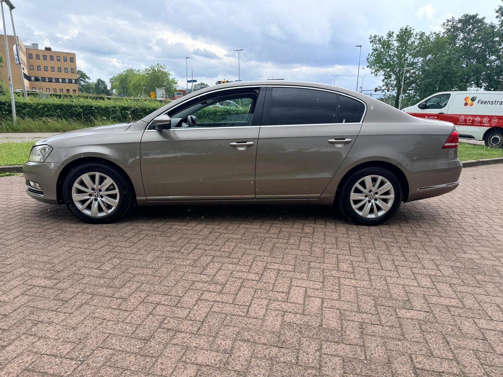 Volkswagen Passat 1.4 TSI Comfortline BlueMotion 2011 - voorkant