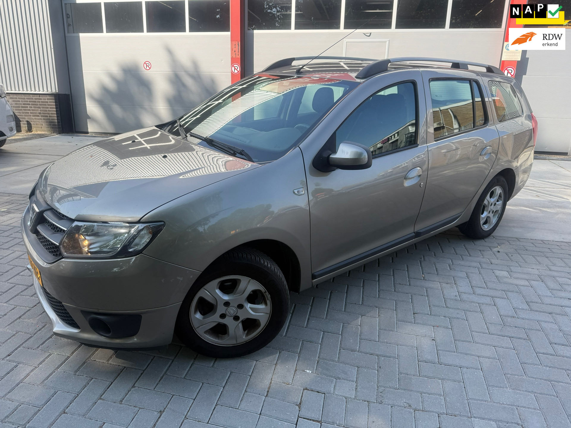 Dacia Logan 0.9 TCe Prestige 2014 - voorkant