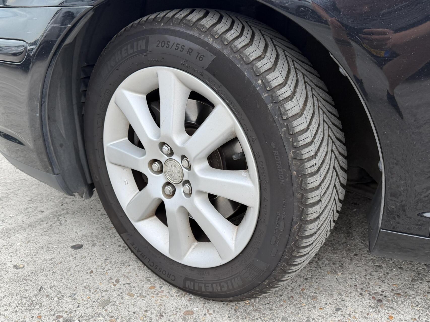 Foto van Toyota Toyota Avensis