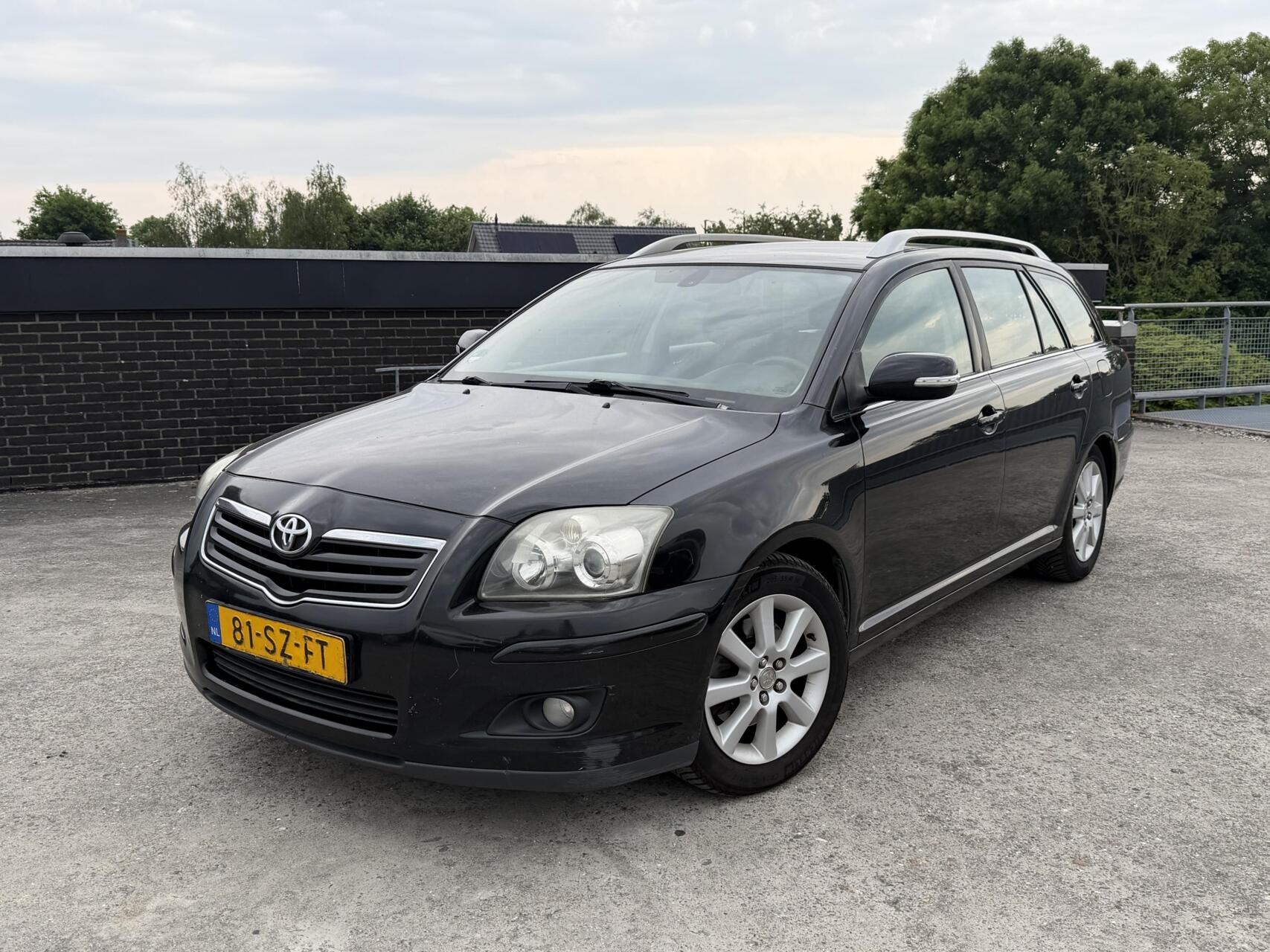 Toyota Toyota Avensis 2.0 D-4D EXECUTIVE | CLIMA | CRUISE 2006 - voorkant
