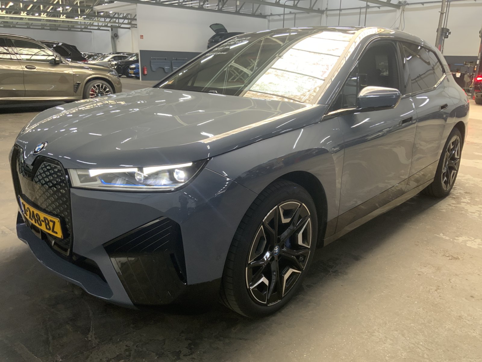 BMW Ix xDrive40 Bsn Ed. 2023 - voorkant