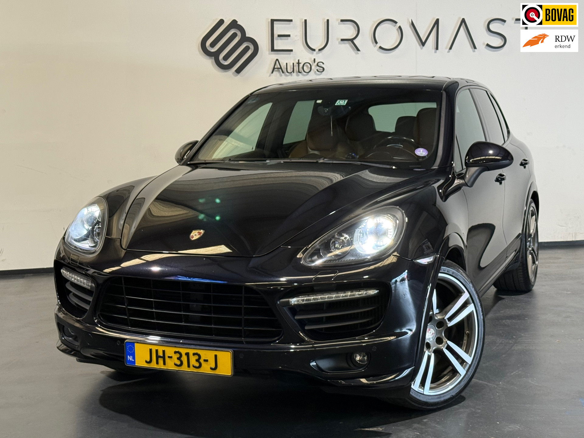 Foto van PORSCHE CAYENNE TURBO