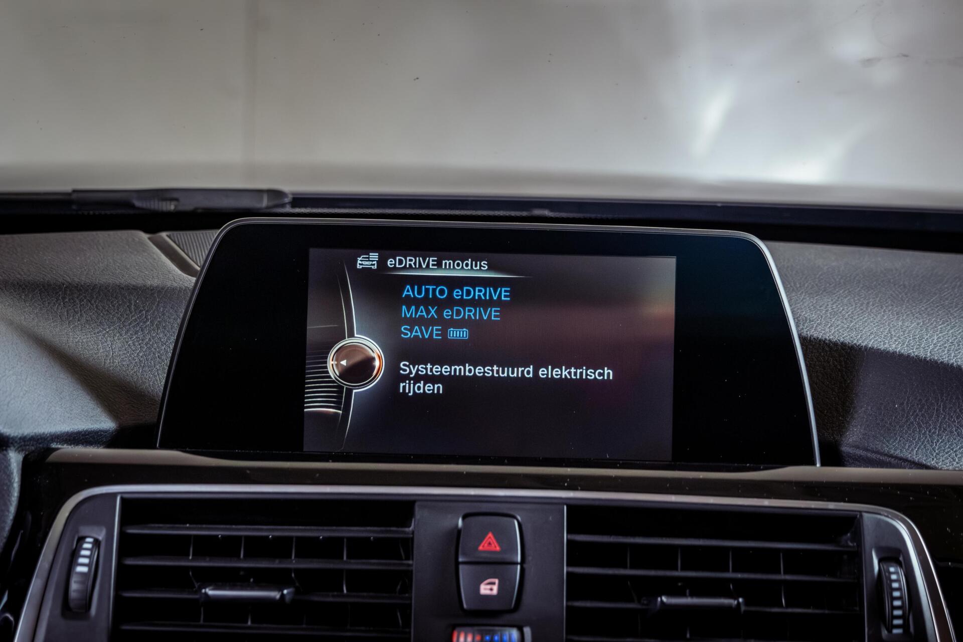 Foto van BMW 330e Iperformance